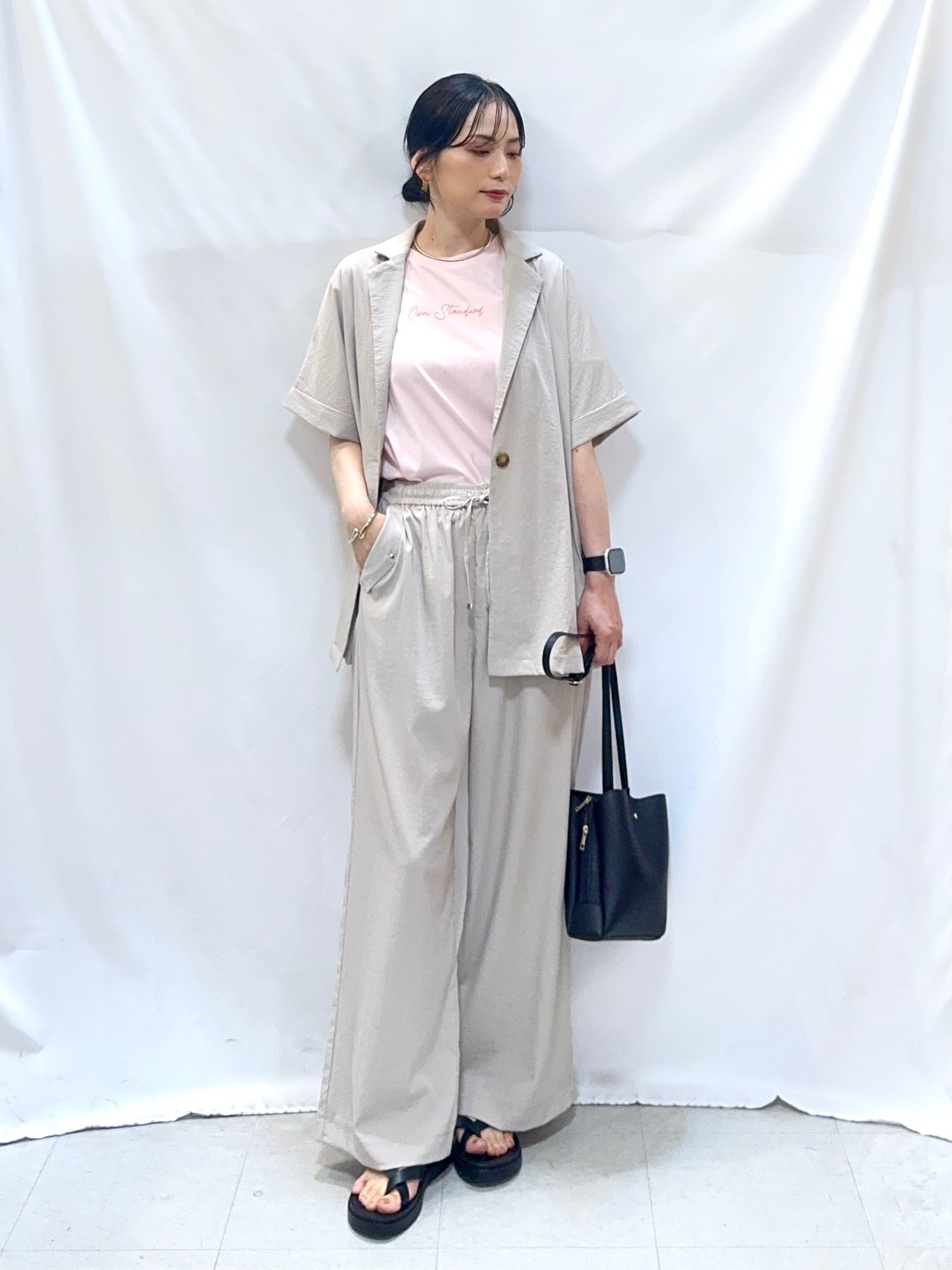 𝐇𝐢𝐫𝐨𝐦𝐢さんの「SHOO･LA･RUE｜【高レビュー/洗濯機可/セットアップ可】軽凛(かろりん) ひんやり半袖ジャケット」を使ったコーディネート
