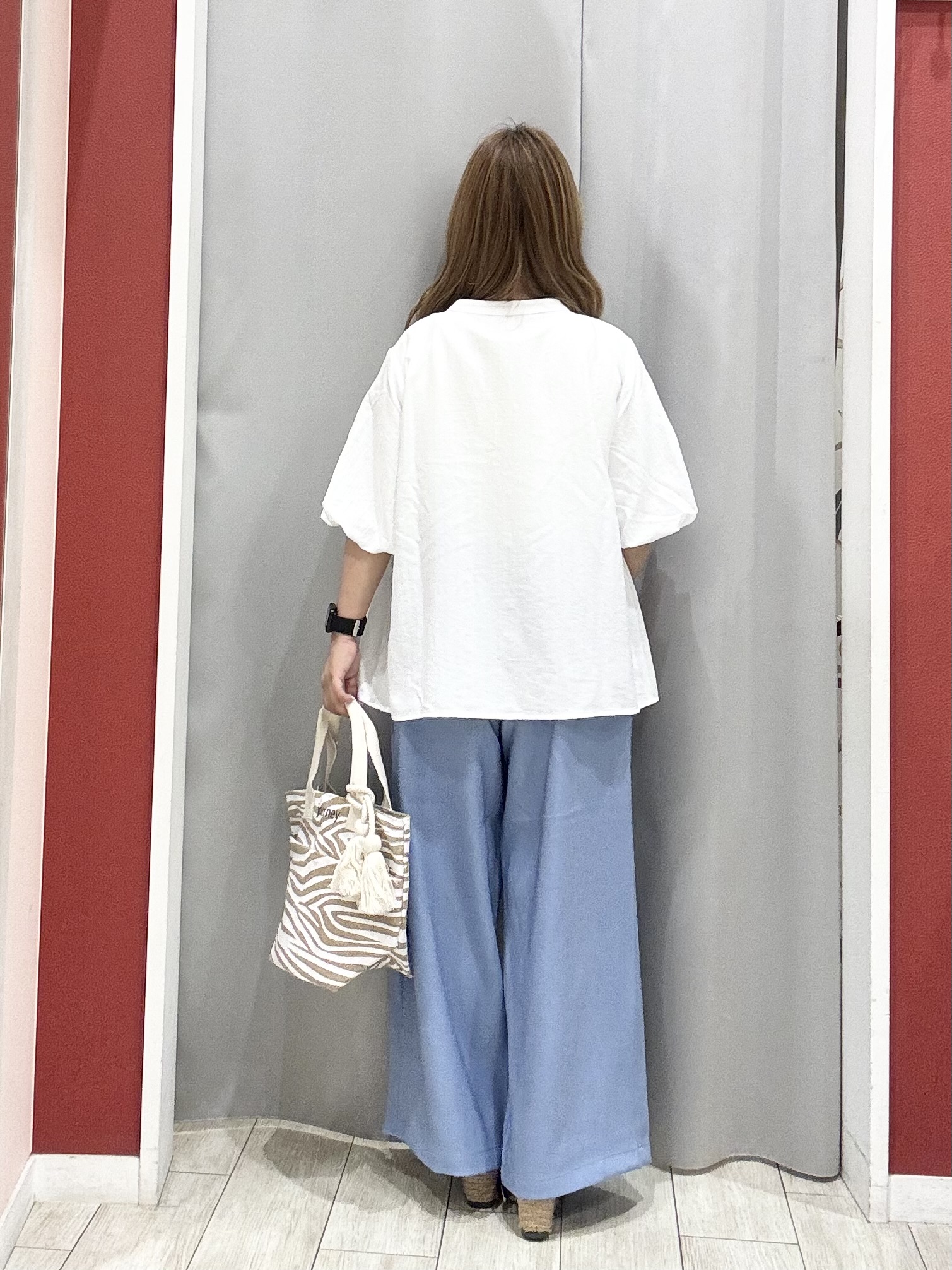 shioさんの「SHOO･LA･RUE｜【S-LL/洗濯機可】バルーンスリーブ　キーネックブラウス」を使ったコーディネート