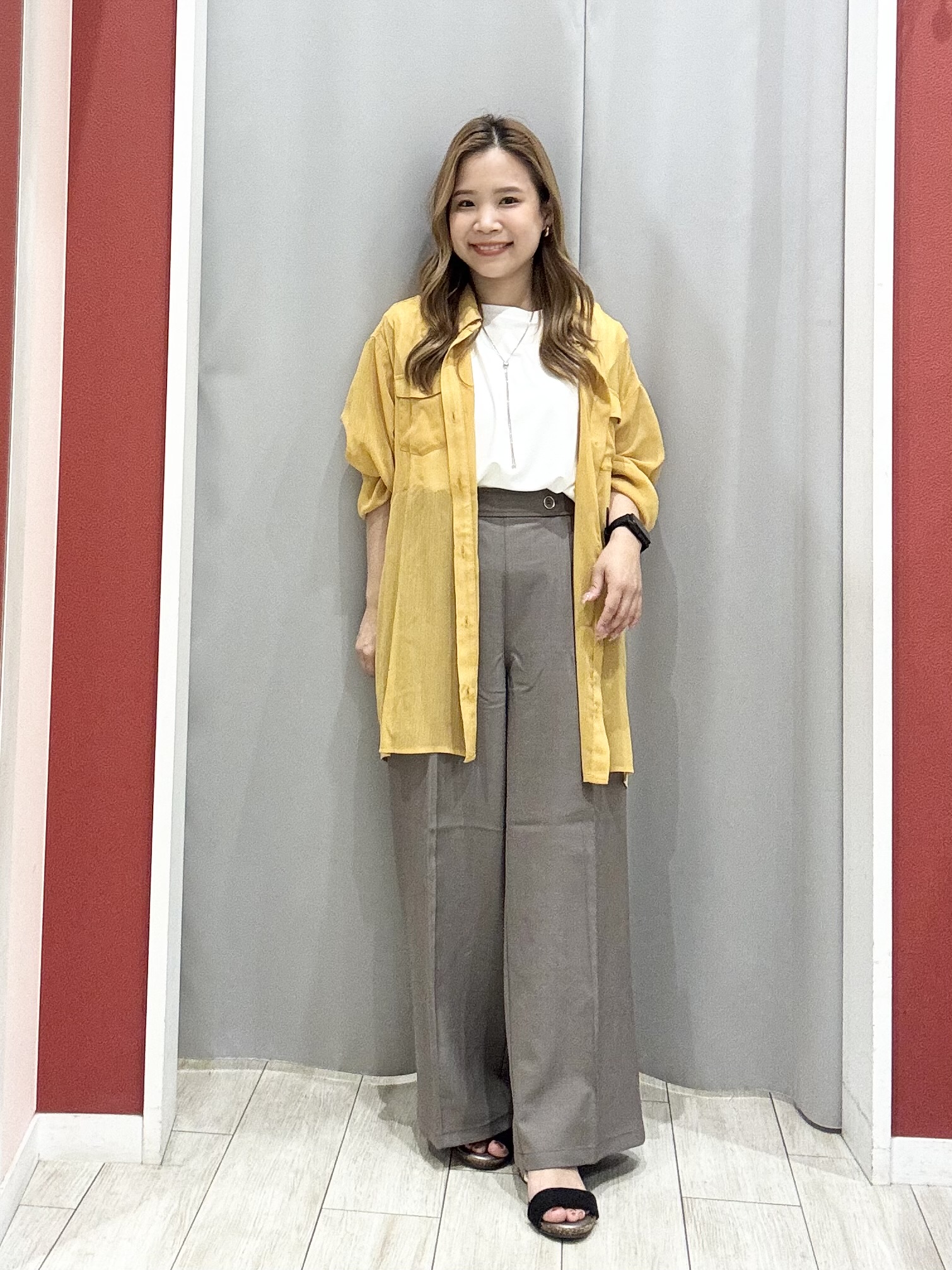 shioさんの「SHOO･LA･RUE｜【洗濯機可】ダブルポケット 楊柳しぼしぼシアーシャツ」を使ったコーディネート