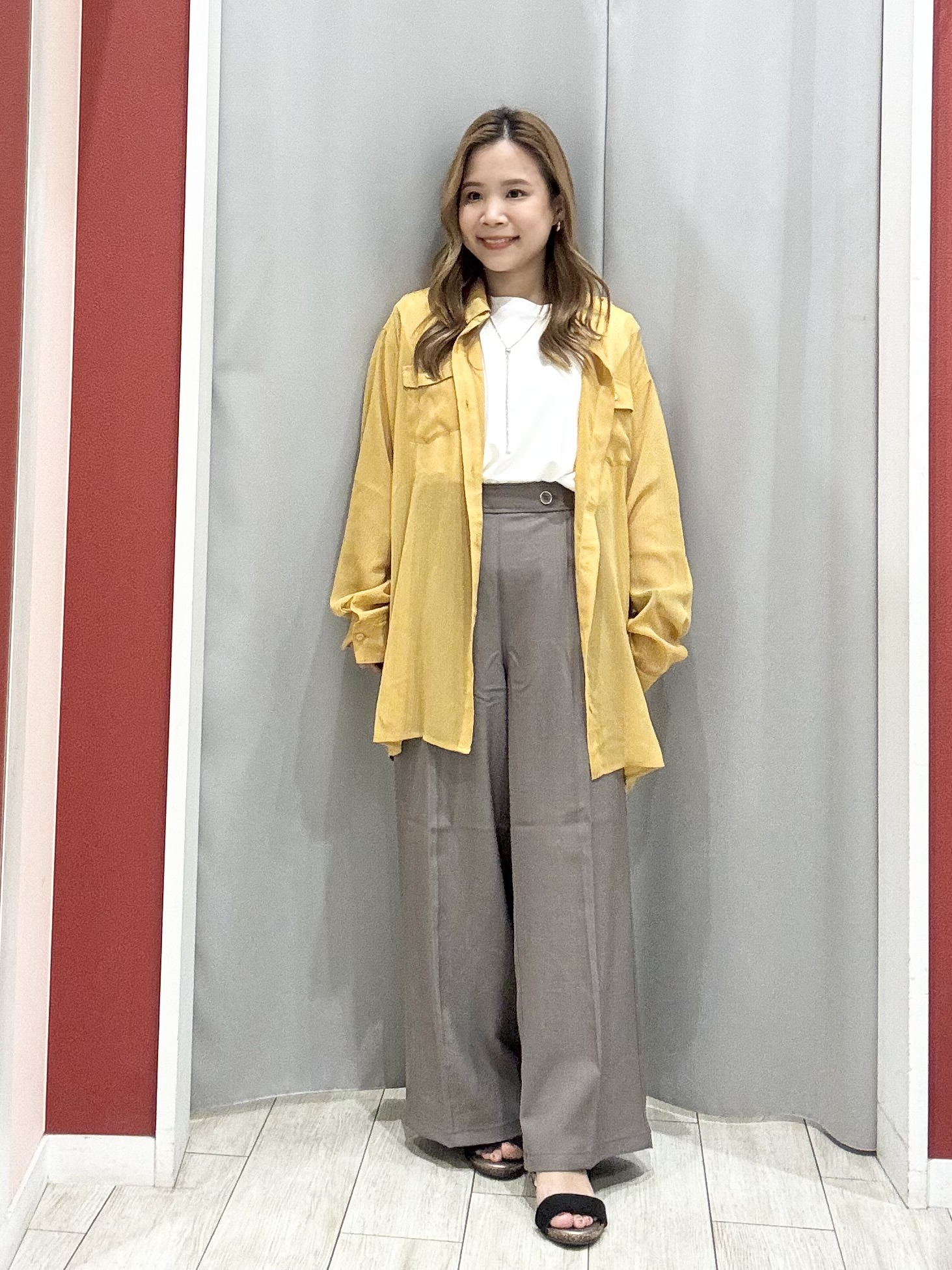 shioさんの「SHOO･LA･RUE｜【洗濯機可】ダブルポケット 楊柳しぼしぼシアーシャツ」を使ったコーディネート