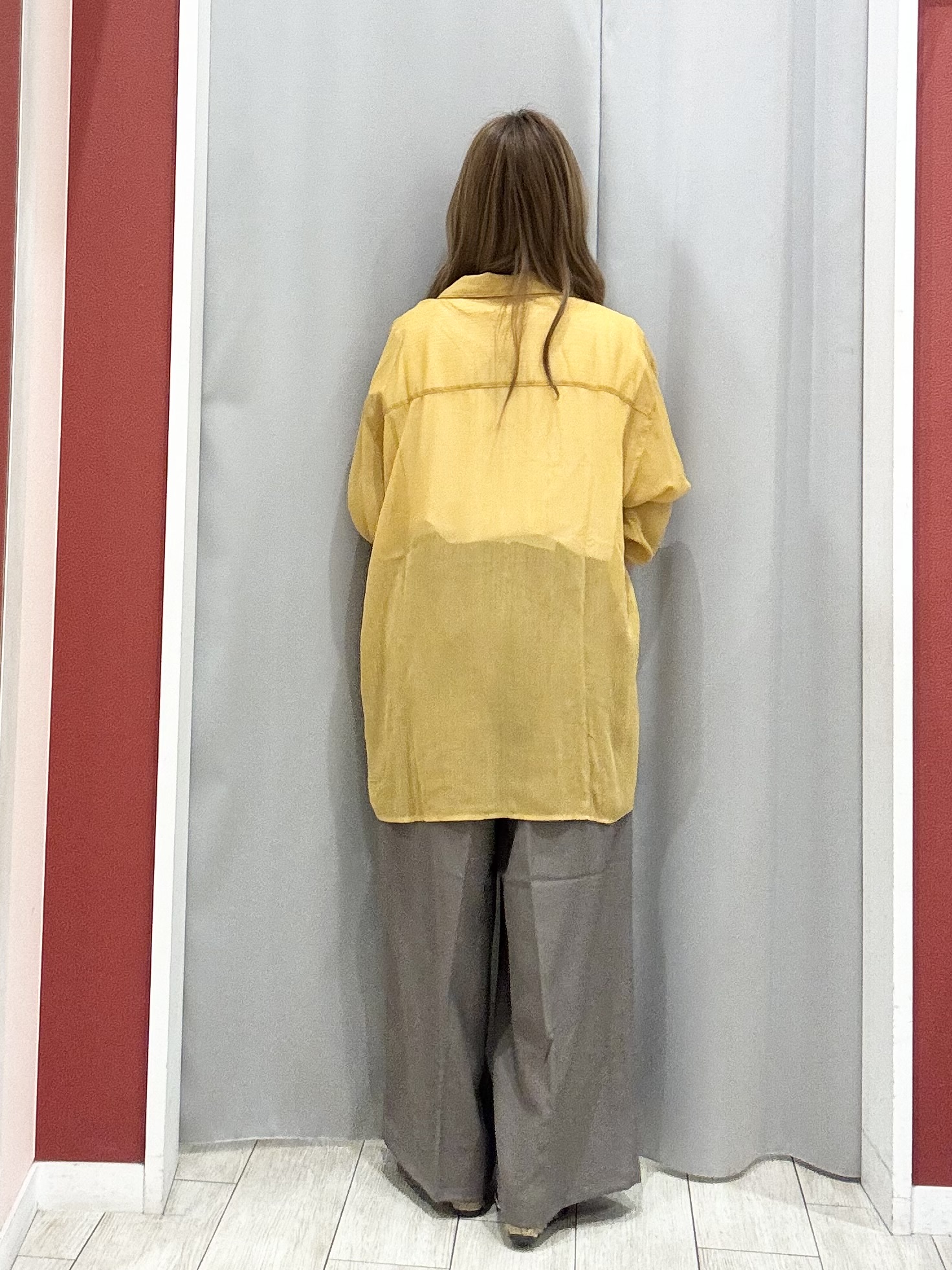 shioさんの「SHOO･LA･RUE｜【洗濯機可】ダブルポケット 楊柳しぼしぼシアーシャツ」を使ったコーディネート