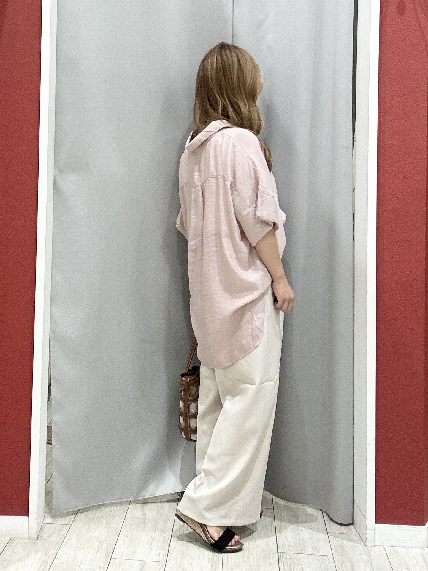 shioさんの「SHOO･LA･RUE｜【2点セット/S-LL/洗濯機可】時短でコーデ決まる スラブスキッパーシャツ＋タンクトップ」を使ったコーディネート