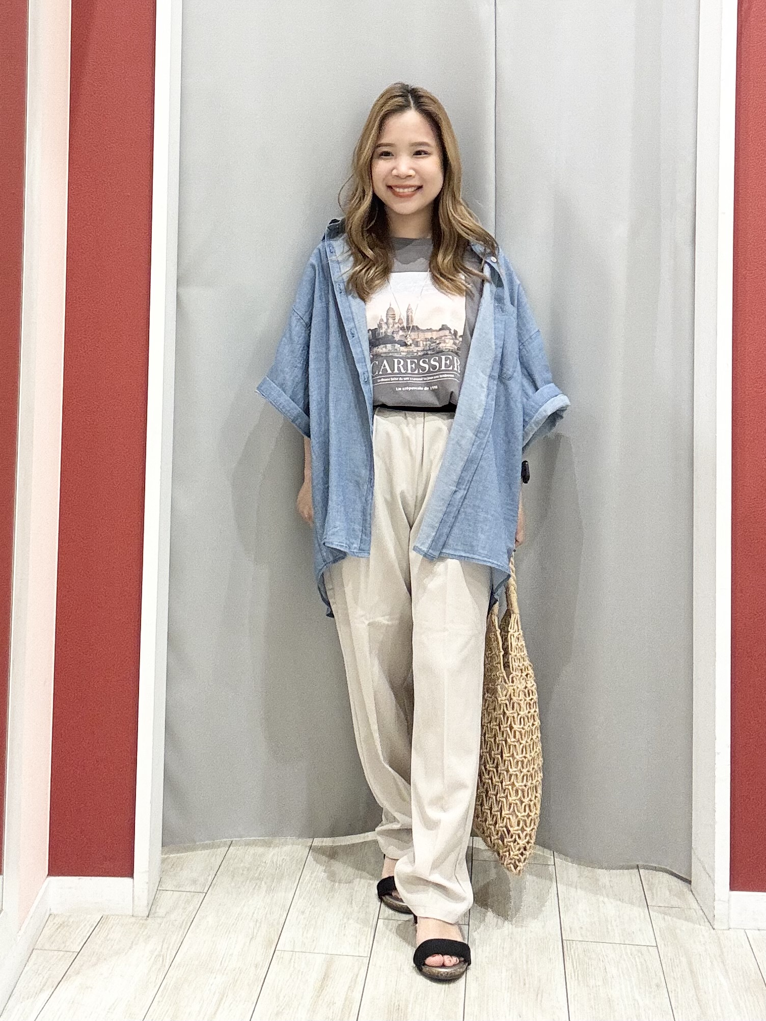 shioさんの「SHOO･LA･RUE｜【S-LL/洗濯機可/綿100%】やわらかシアーデニム 5分袖ポケットシャツ」を使ったコーディネート
