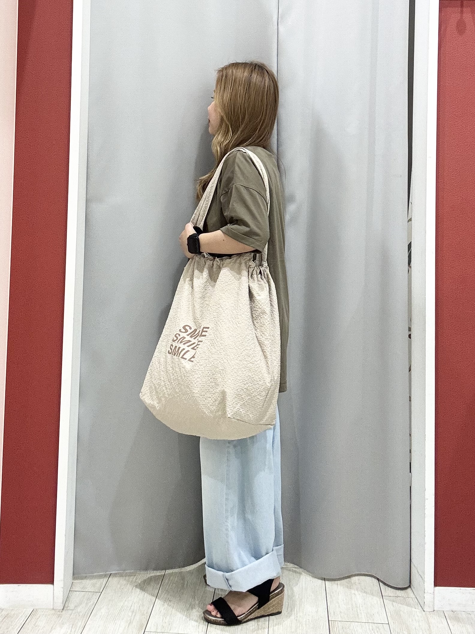 shioさんの「SHOO･LA･RUE｜【ひんやり/体型カバー/S-LL】インせず決まる フロントタックデザインTシャツ」を使ったコーディネート