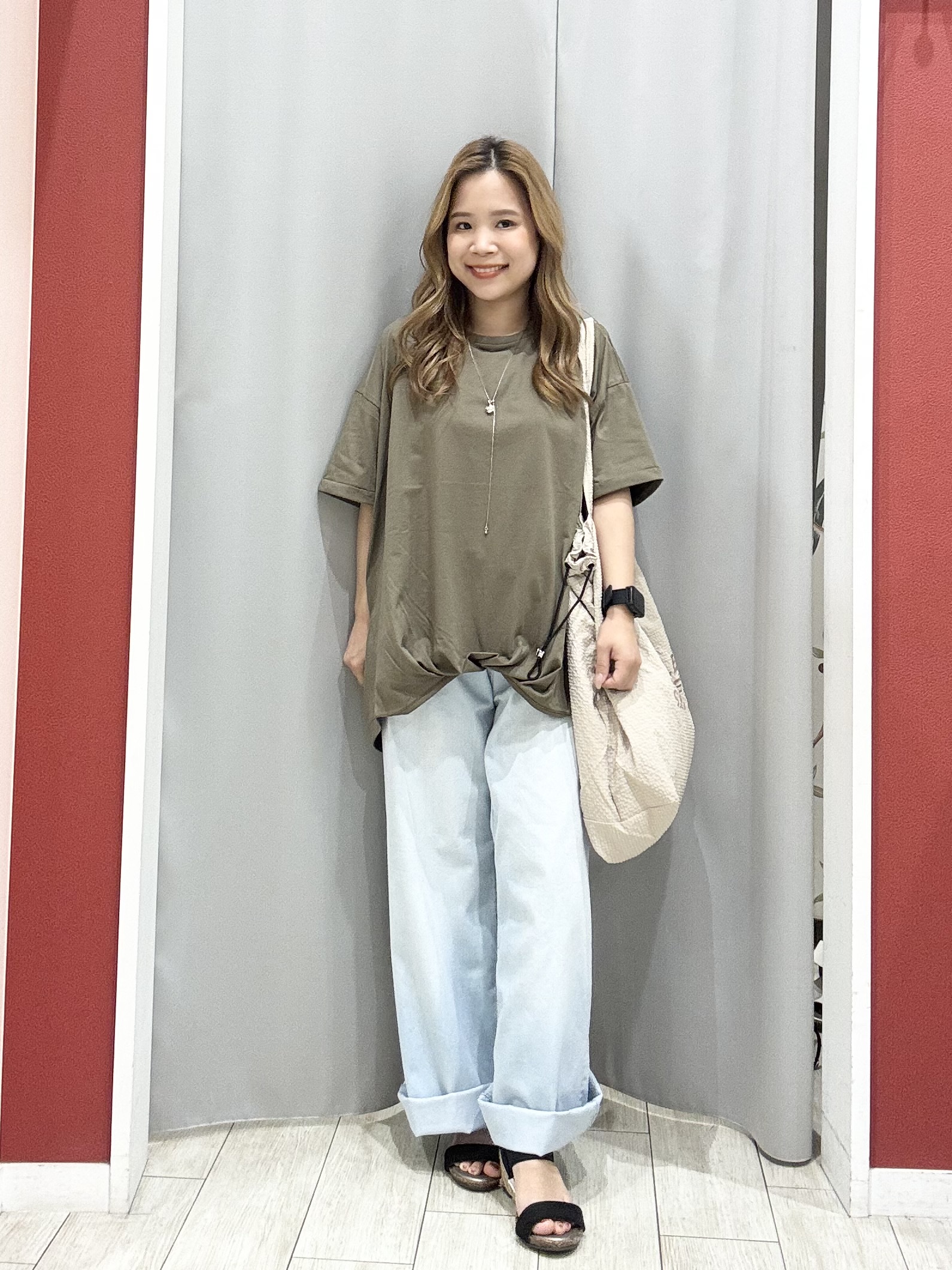 shioさんの「SHOO･LA･RUE｜【ひんやり/体型カバー/S-LL】インせず決まる フロントタックデザインTシャツ」を使ったコーディネート