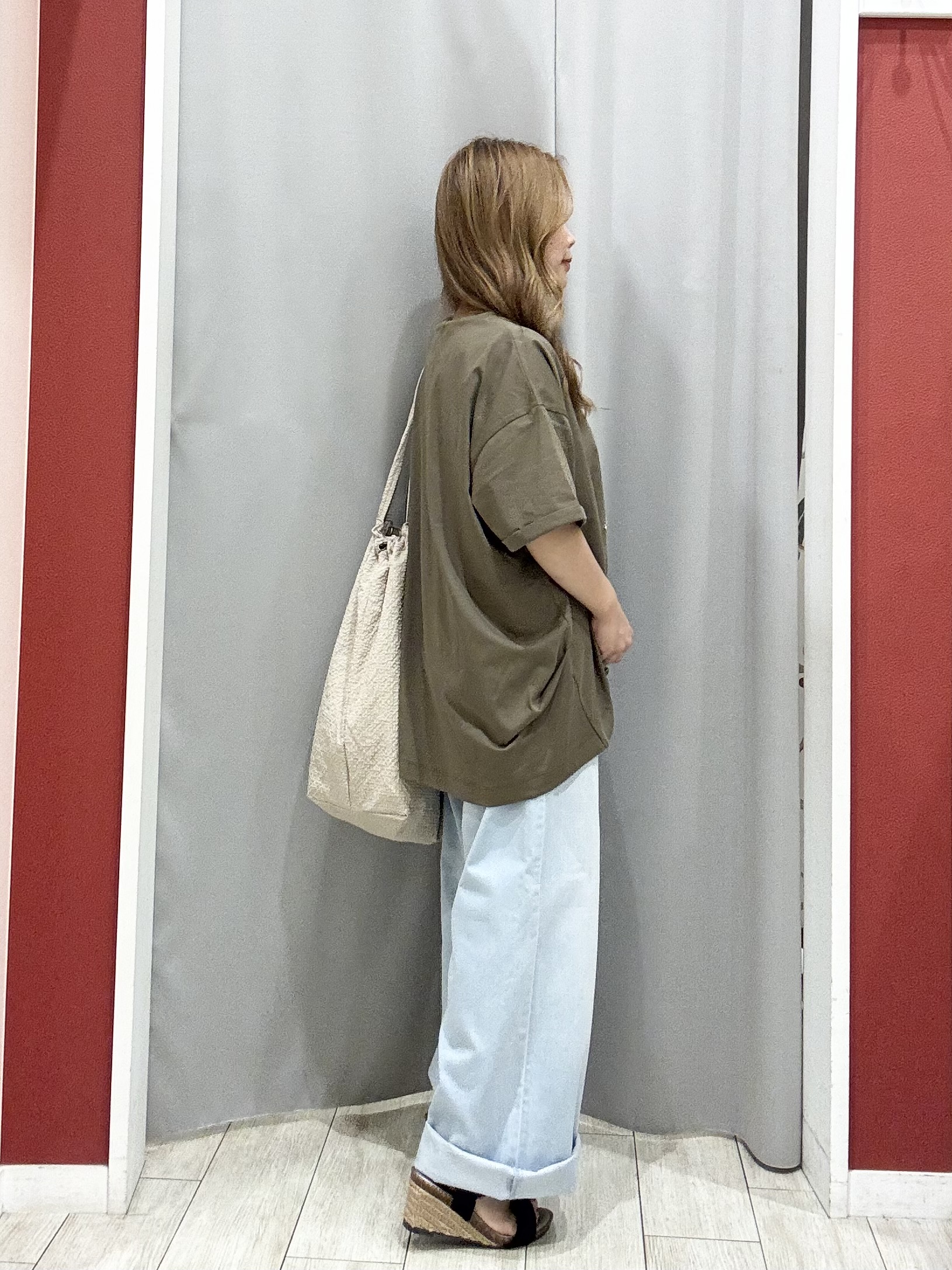 shioさんの「SHOO･LA･RUE｜【ひんやり/体型カバー/S-LL】インせず決まる フロントタックデザインTシャツ」を使ったコーディネート