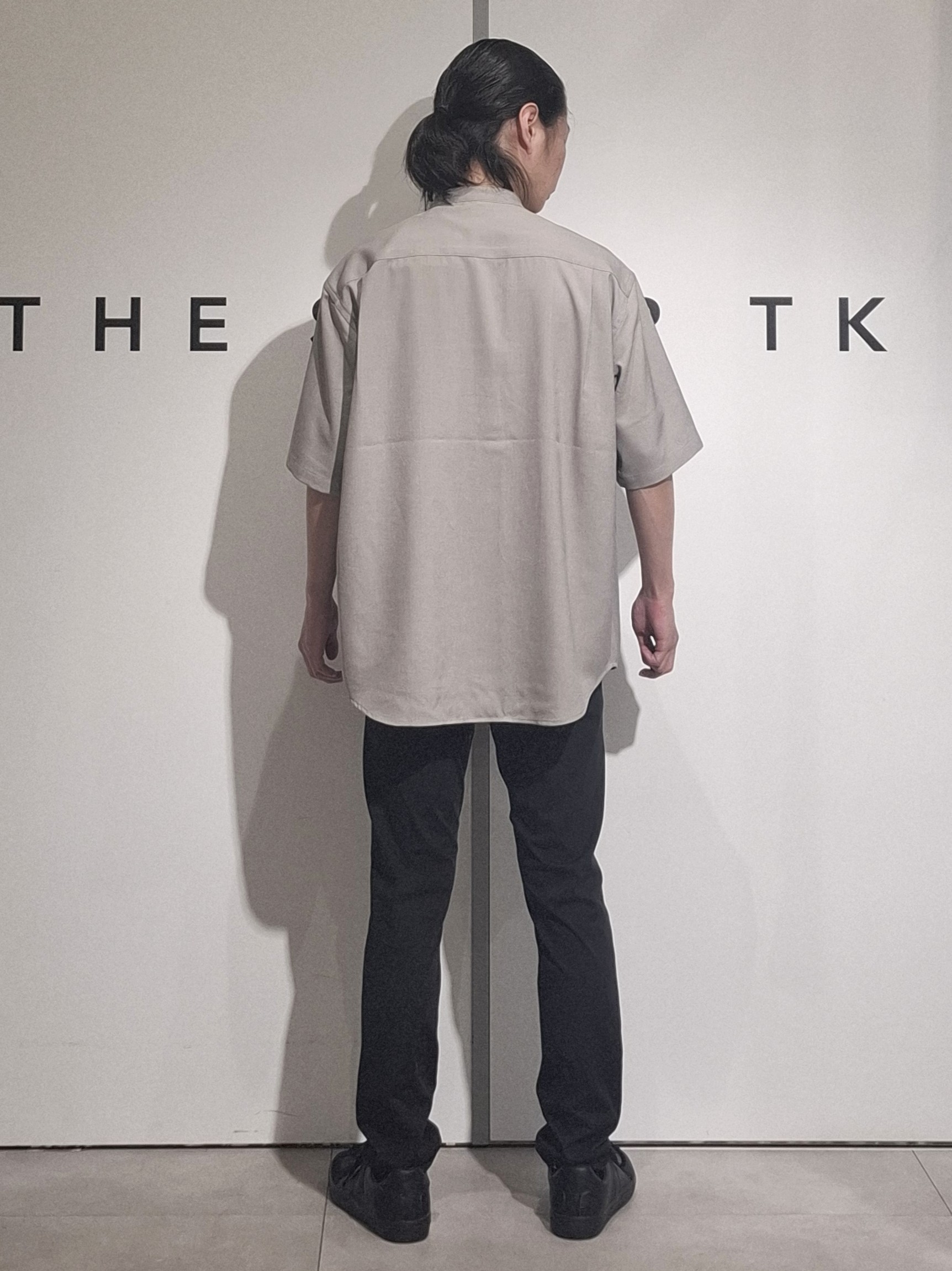 葵さんの「THE SHOP TK｜LITE TEX バンドカラー半袖シャツ 接触冷感/吸水速乾/UVカット/アンチピリング/イージーケ」を使ったコーディネート