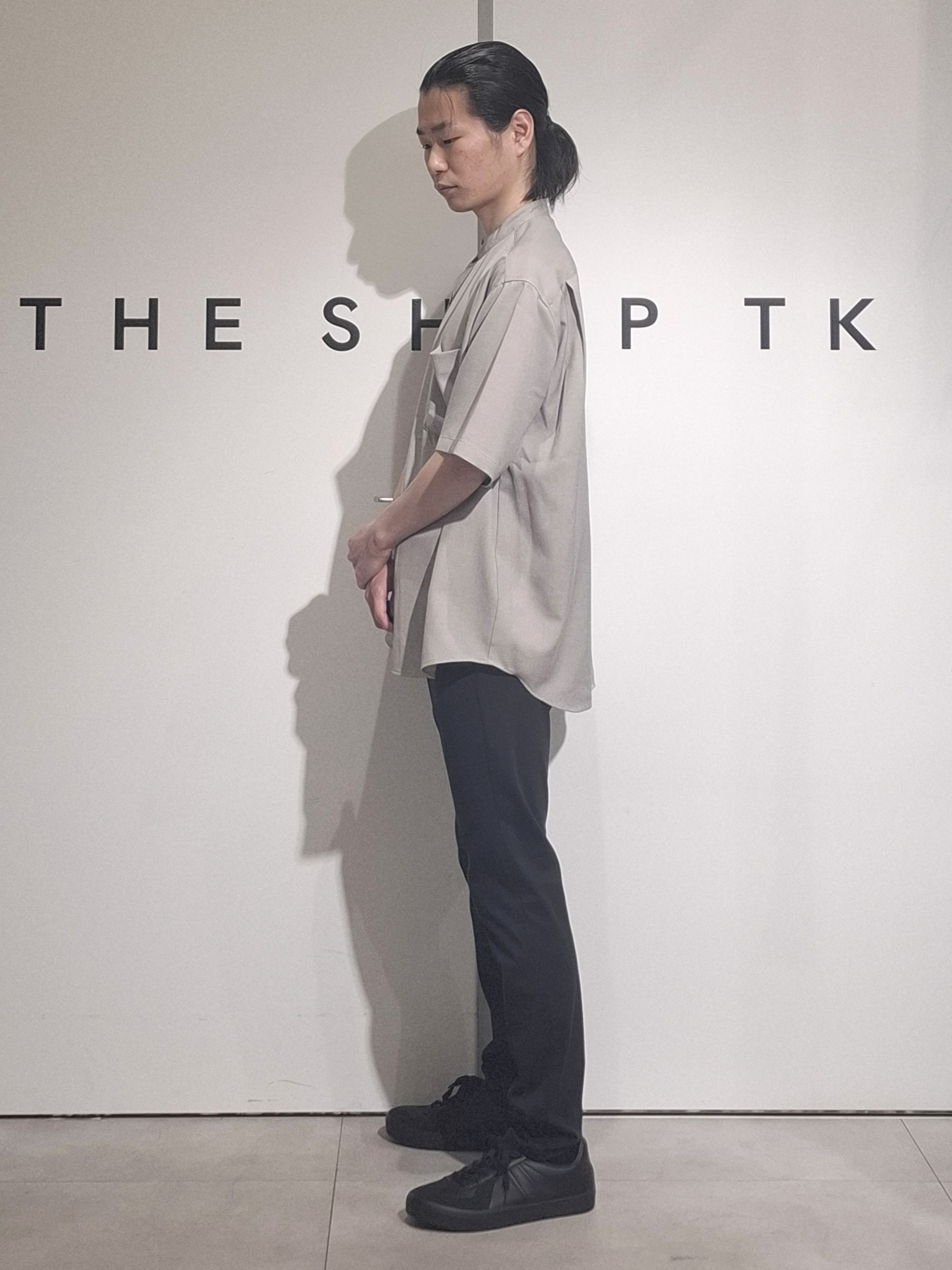 葵さんの「THE SHOP TK｜LITE TEX バンドカラー半袖シャツ 接触冷感/吸水速乾/UVカット/アンチピリング/イージーケ」を使ったコーディネート