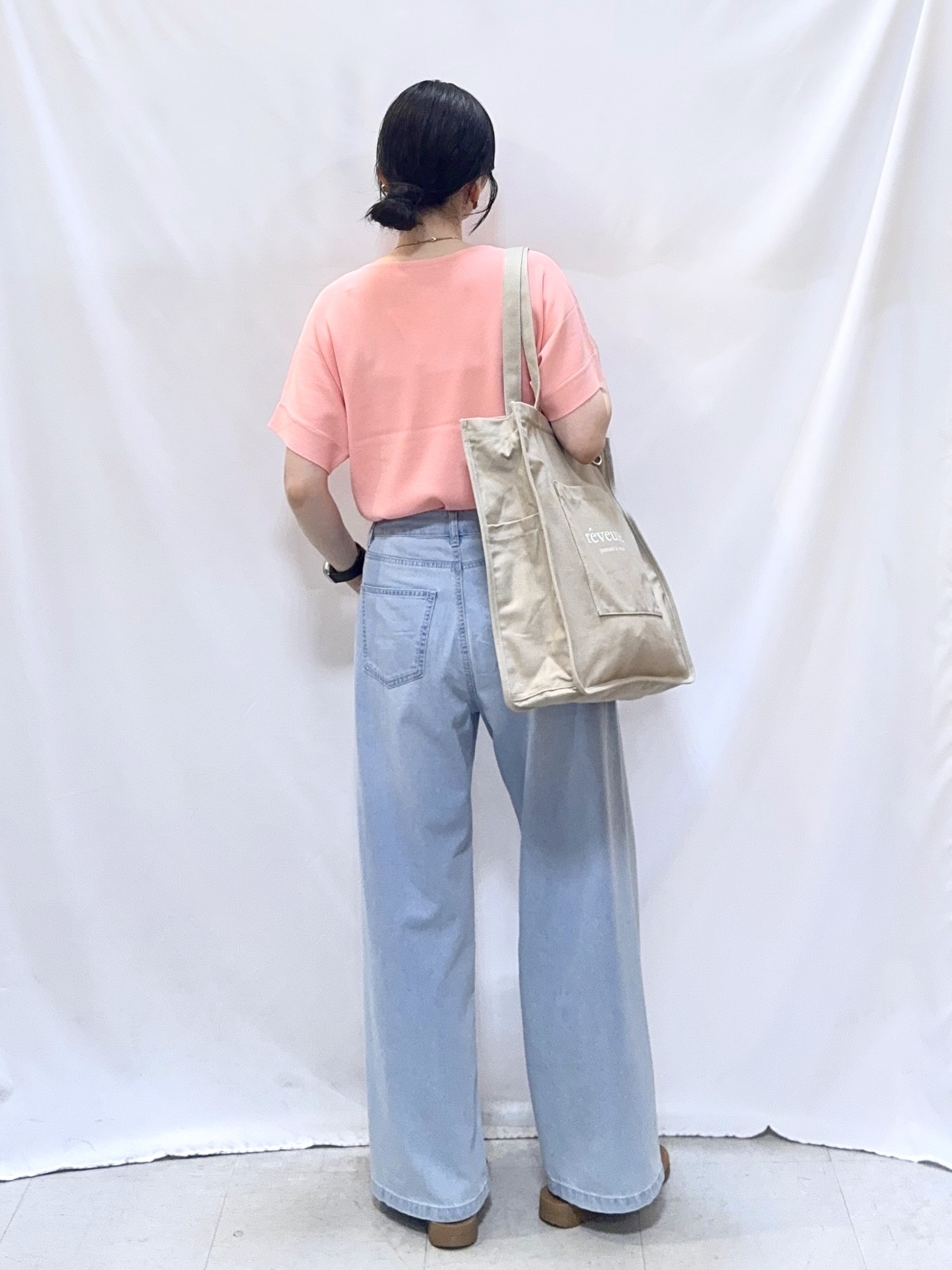 𝐇𝐢𝐫𝐨𝐦𝐢さんの「SHOO･LA･RUE｜【毎日洗える/ひんやり/UV/S-LL】二の腕隠れる さらっとドルマン半袖ニット」を使ったコーディネート