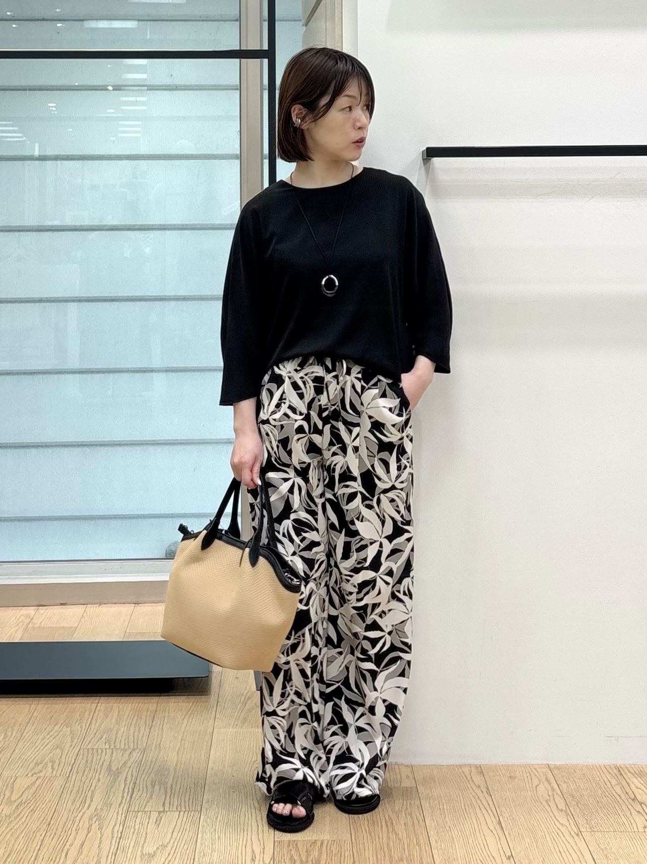 asamiさんの「INDIVI｜【さらに軽く軽快！／着る日傘】ドルマントップス」を使ったコーディネート