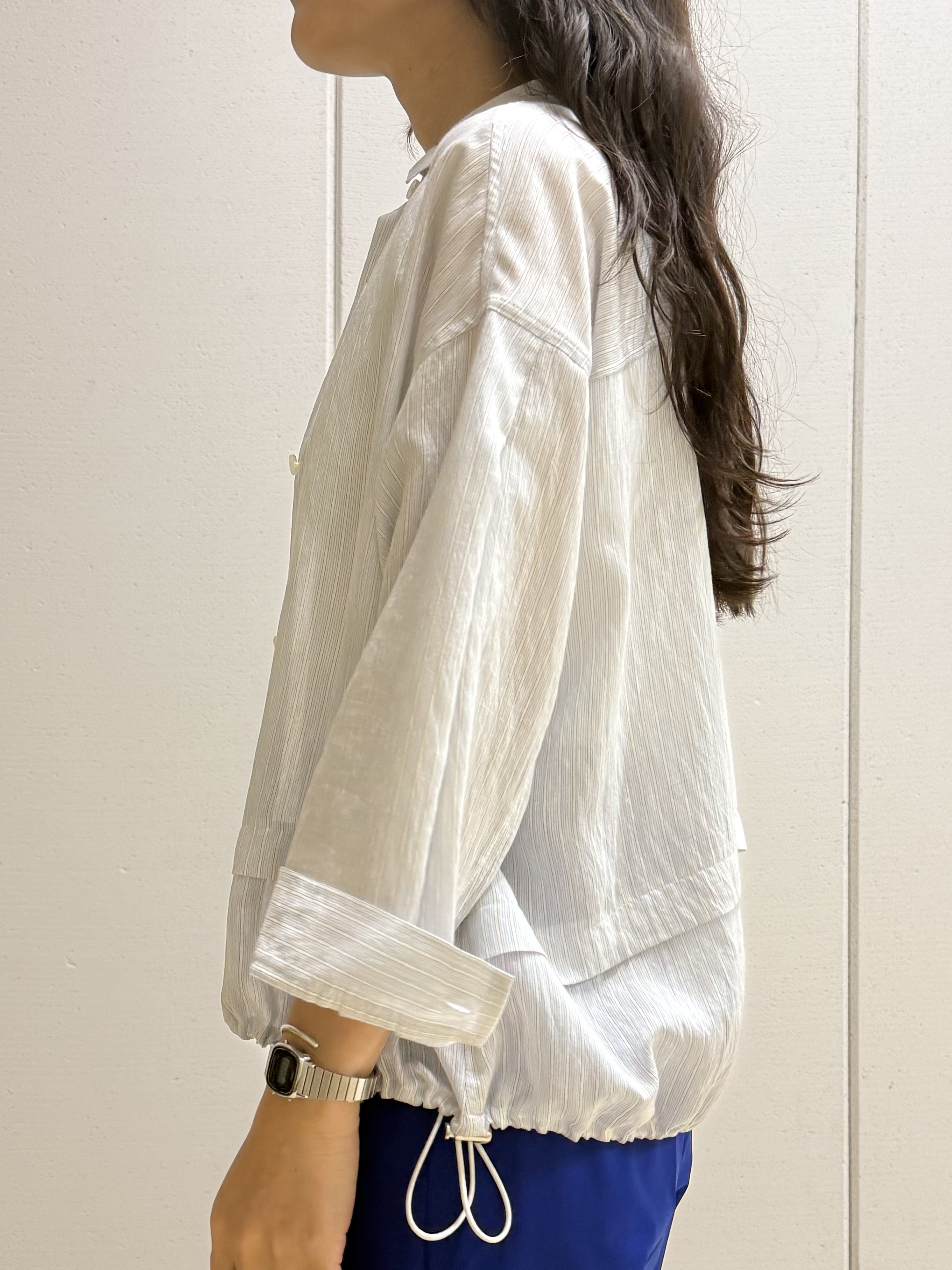 mamiさんの「INDIVI｜【撥水／UVケア／SETUP可能】軽量ベルト付ワイドストレートパンツ」を使ったコーディネート
