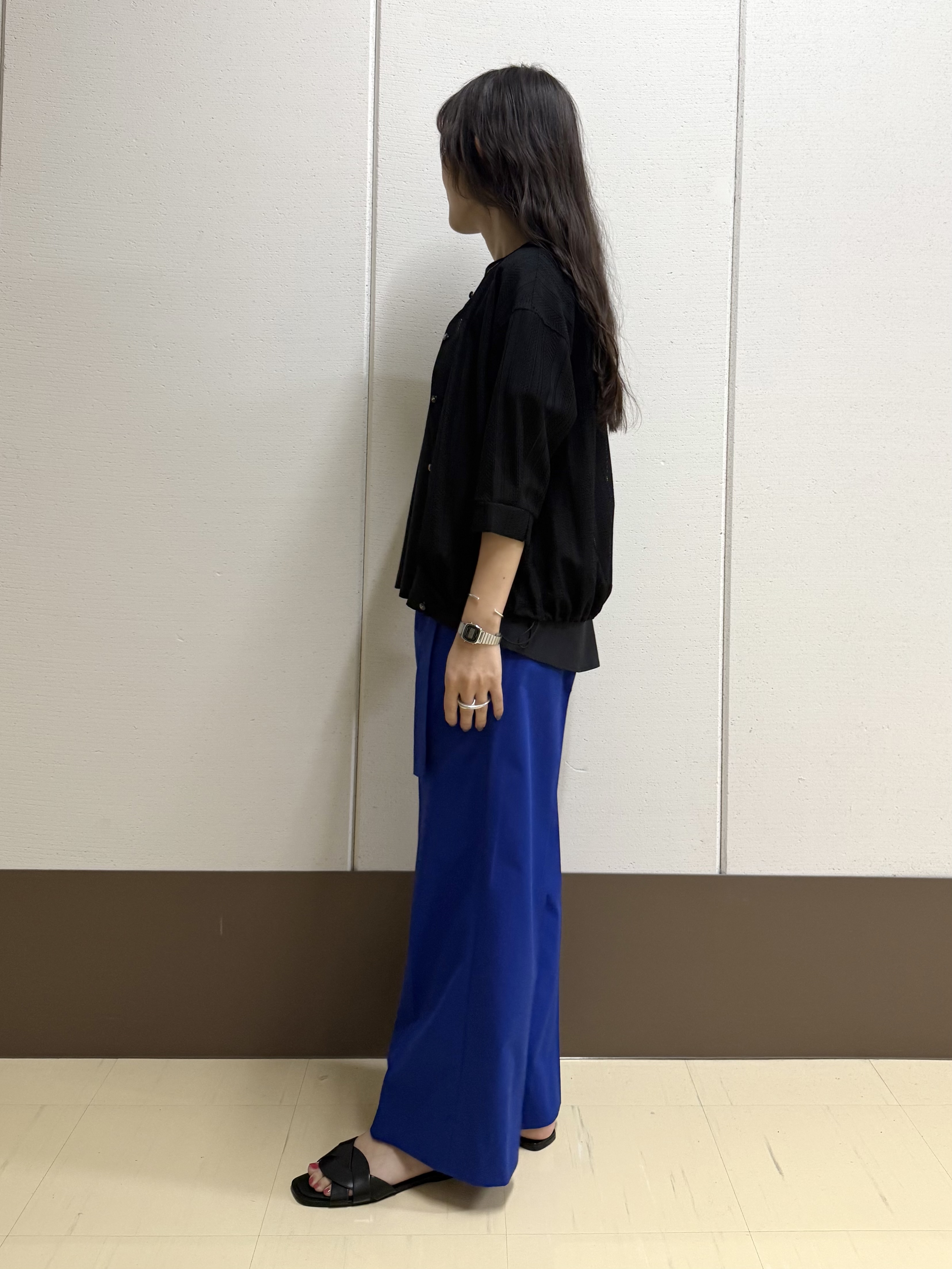 mamiさんの「INDIVI｜【バックシャン】異素材ドッキングプルオーバー」を使ったコーディネート