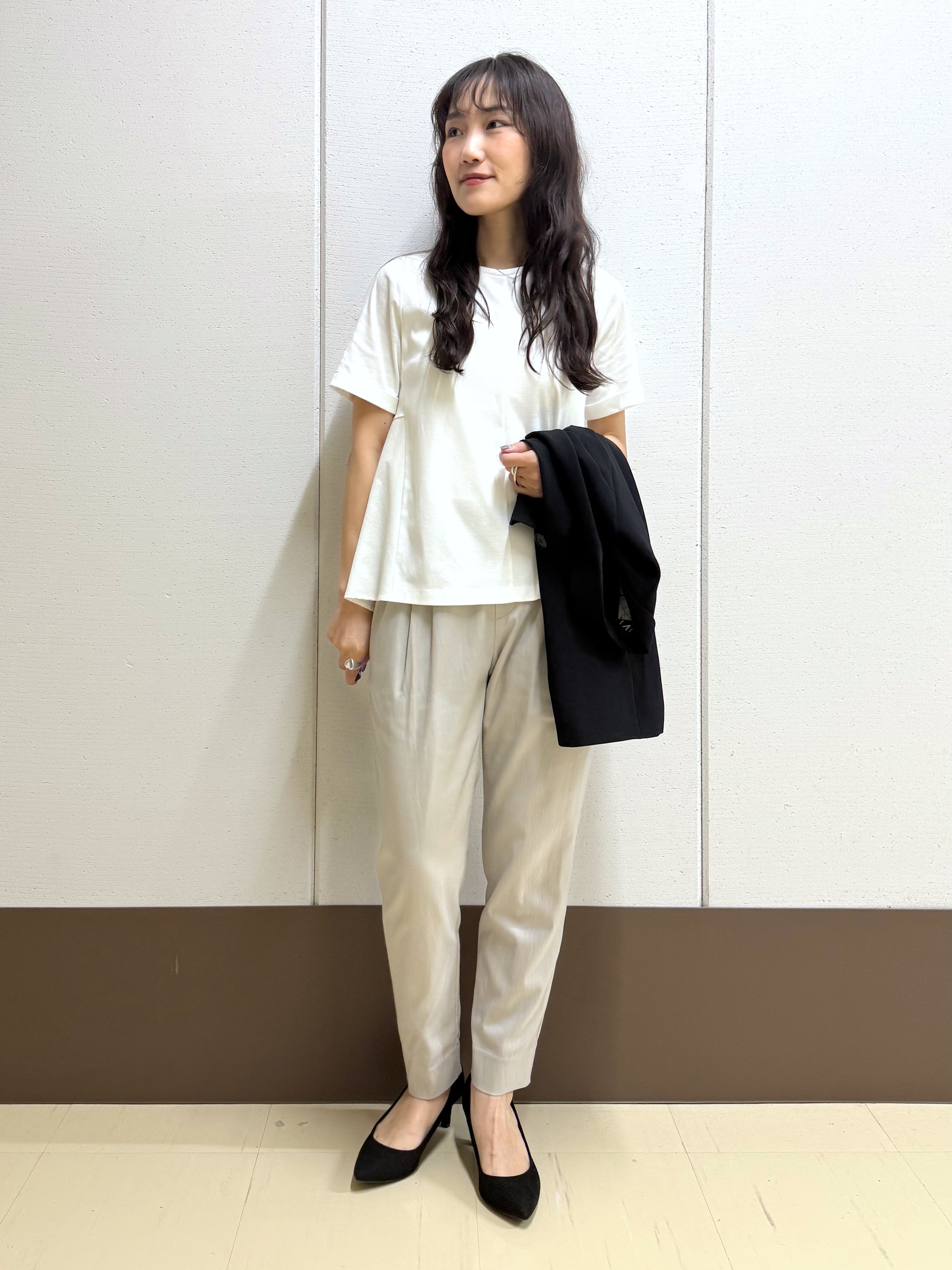 mamiさんの「INDIVI｜【バックシャン】異素材ドッキングプルオーバー」を使ったコーディネート