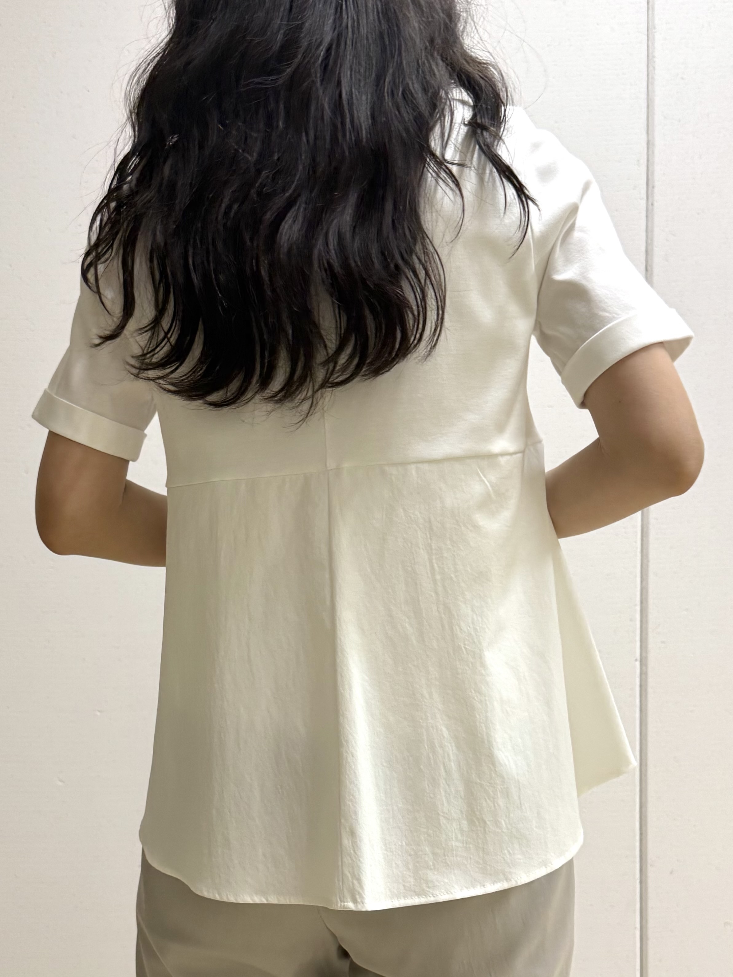 mamiさんの「INDIVI｜【バックシャン】異素材ドッキングプルオーバー」を使ったコーディネート