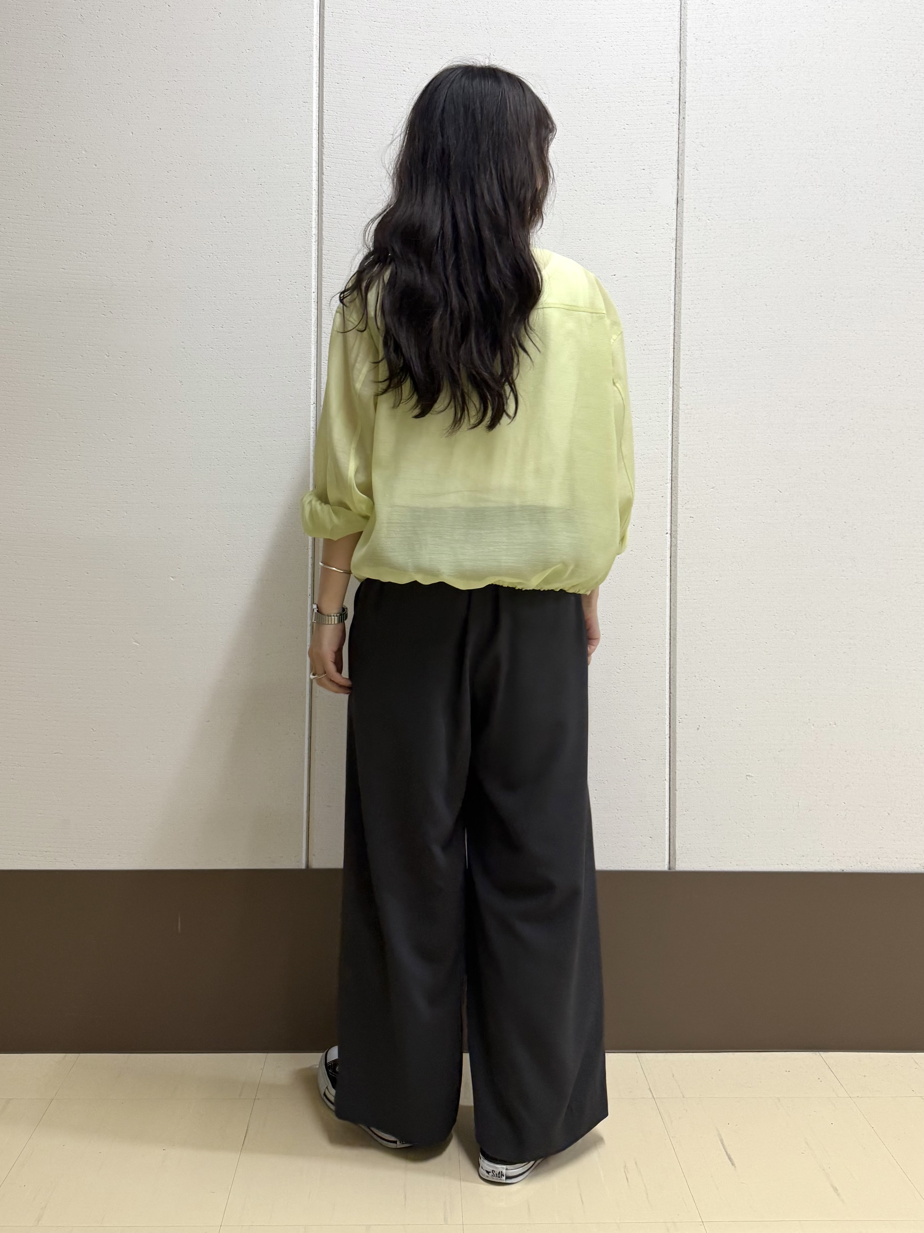 mamiさんの「INDIVI｜【トレンド／2WAY】裾ドロスト付きシアーブラウスブルゾン」を使ったコーディネート