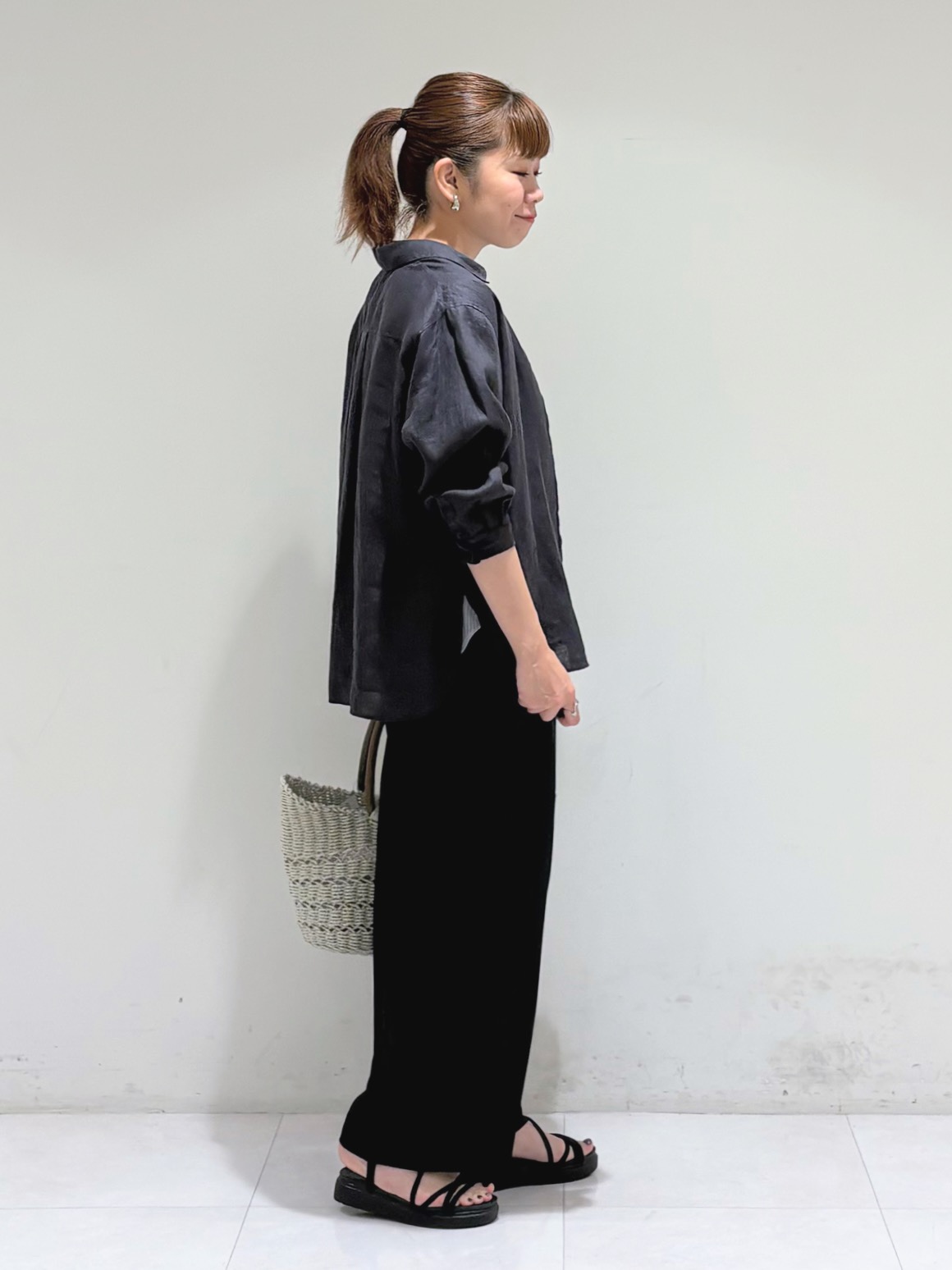 tsuyuさんの「INDIVI｜【透かし編み】ペーパーヤーン バスケットバッグ」を使ったコーディネート
