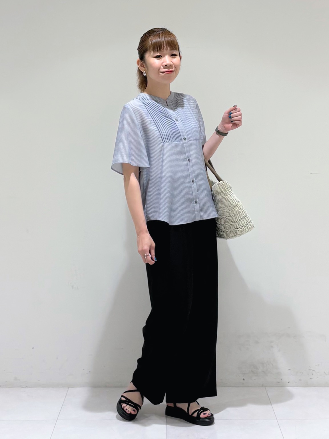 tsuyuさんの「INDIVI｜【透かし編み】ペーパーヤーン バスケットバッグ」を使ったコーディネート