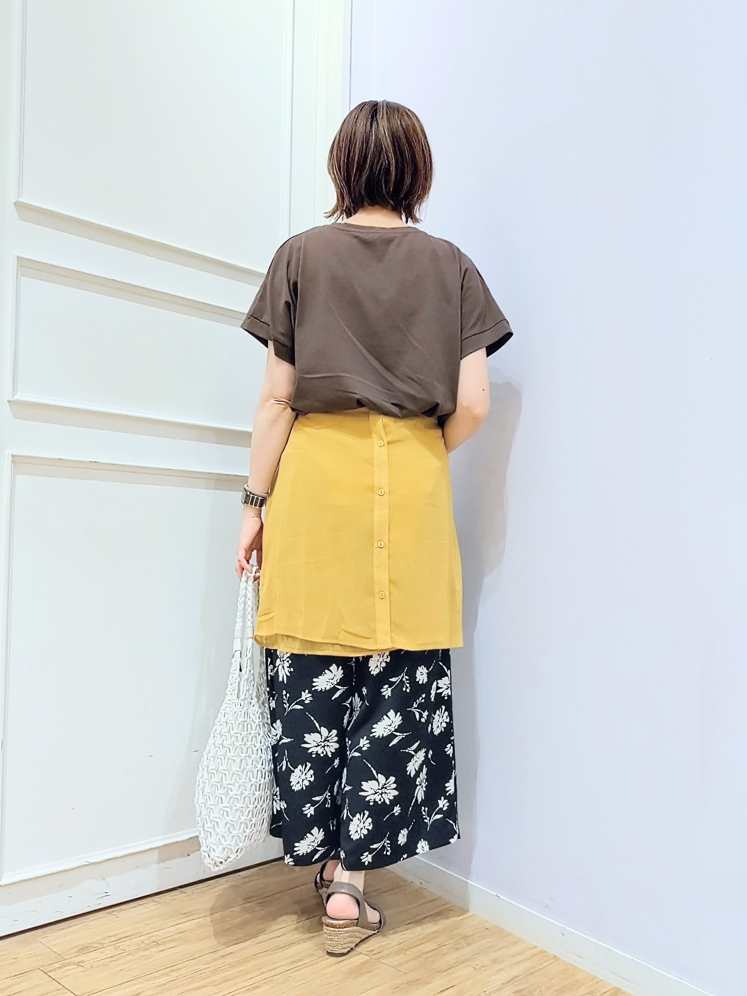 miomioさんの「SHOO･LA･RUE｜【汗じみ防止/ひんやり/S-LL】インせず着られる 刺繍ロゴTシャツ」を使ったコーディネート