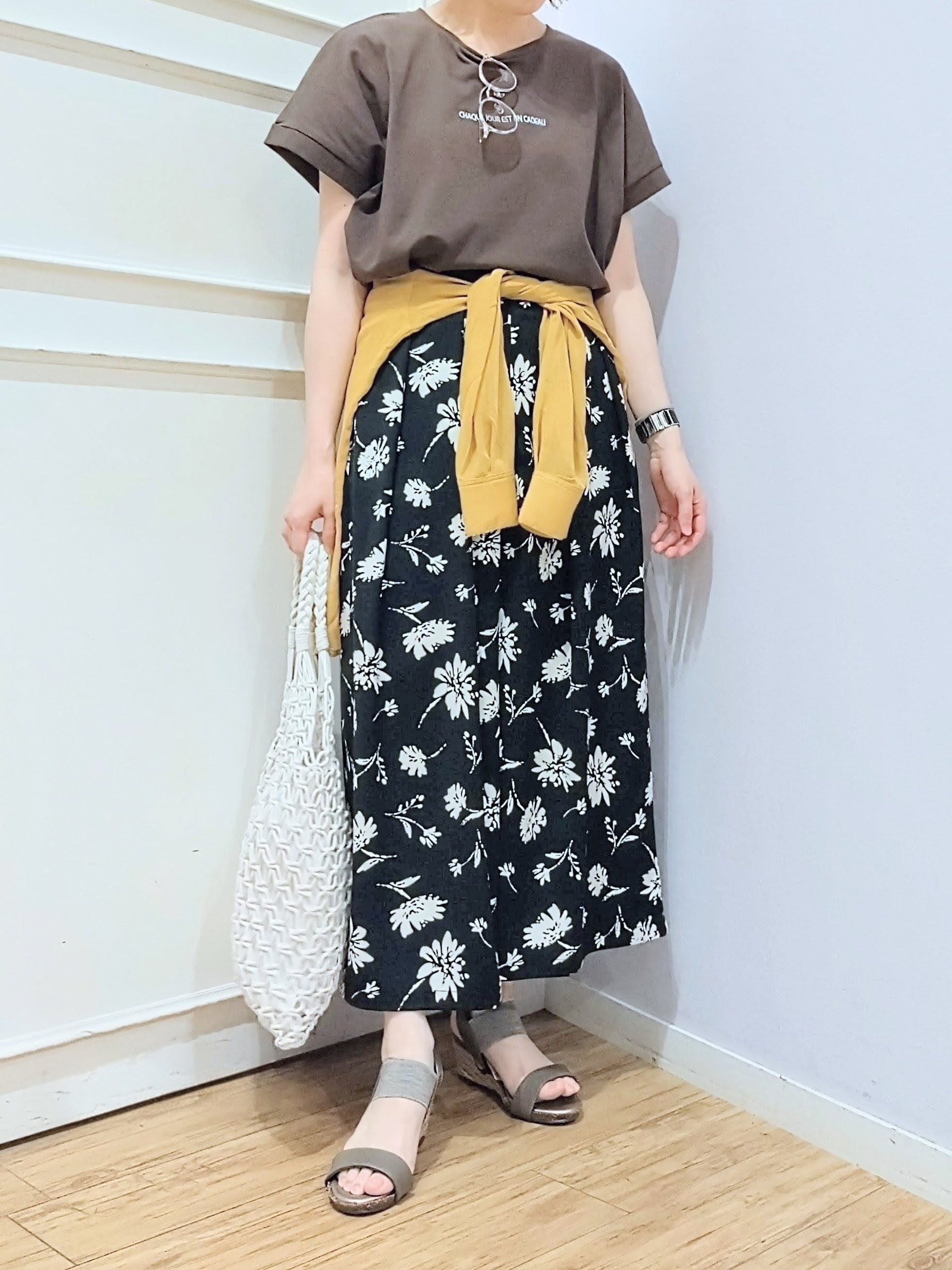 miomioさんの「SHOO･LA･RUE｜【汗じみ防止/ひんやり/S-LL】インせず着られる 刺繍ロゴTシャツ」を使ったコーディネート