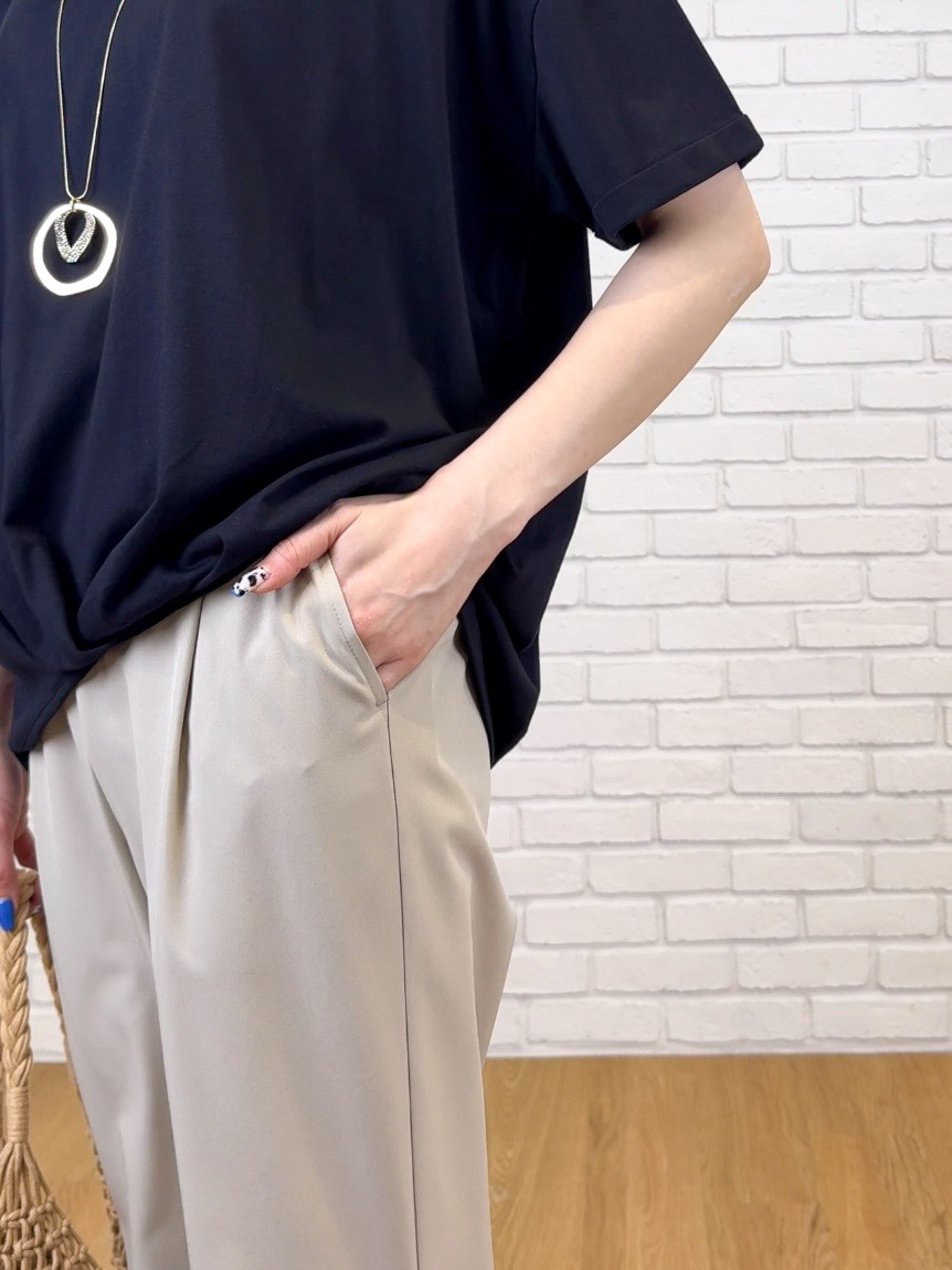 𝐜𝐡𝐢𝐤𝐚さんの「SHOO･LA･RUE｜【ひんやり/S-LL】インせず決まる フロントタックデザインTシャツ」を使ったコーディネート