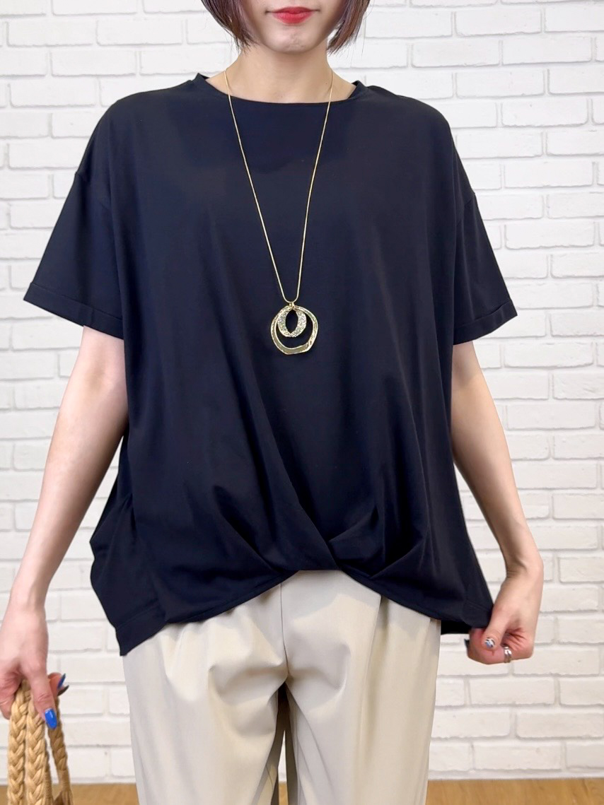𝐜𝐡𝐢𝐤𝐚さんの「SHOO･LA･RUE｜【ひんやり/S-LL】インせず決まる フロントタックデザインTシャツ」を使ったコーディネート