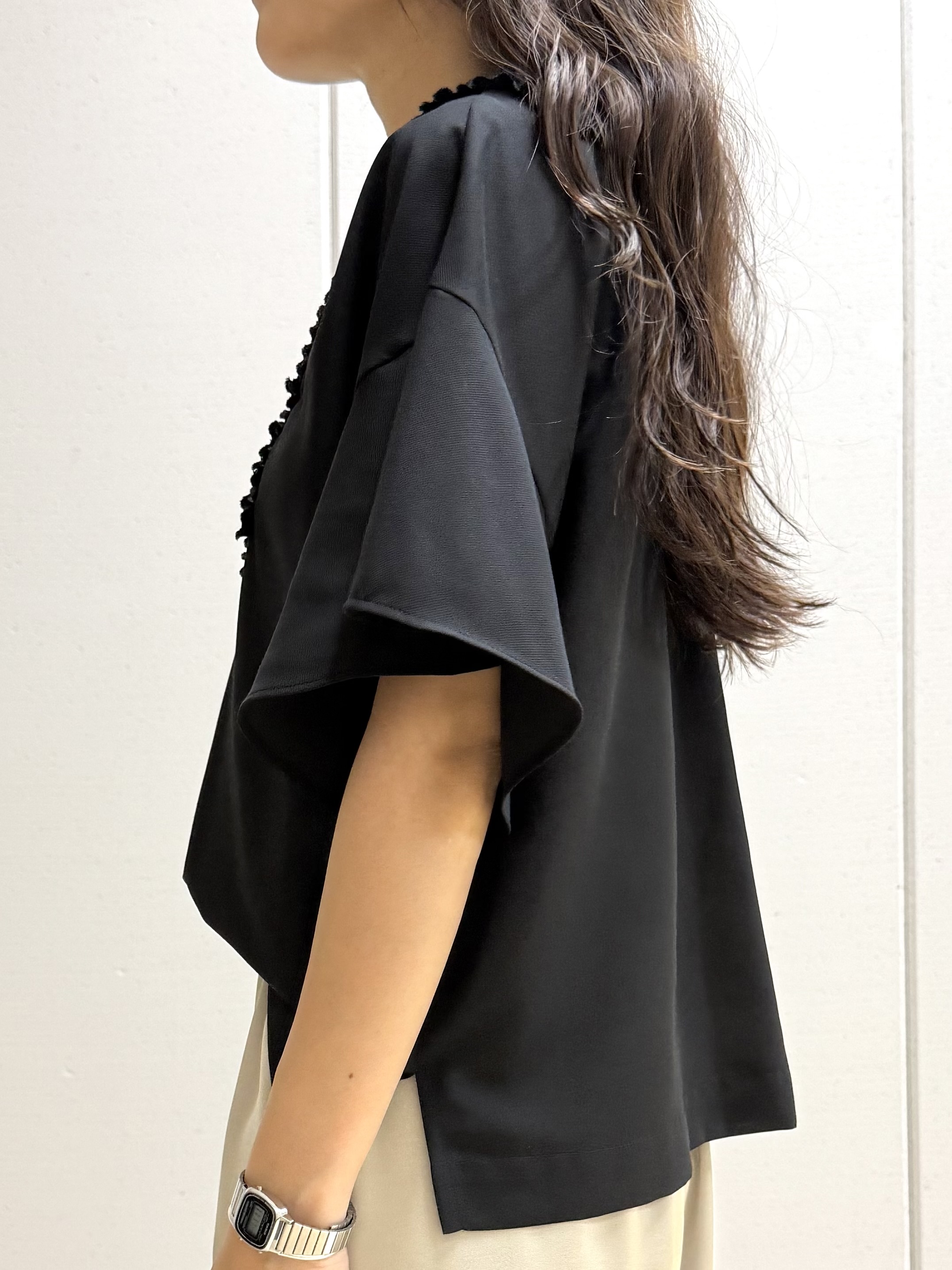 mamiさんの「INDIVI｜【接触冷感/通気性/洗える】Vネックフリルブラウス」を使ったコーディネート