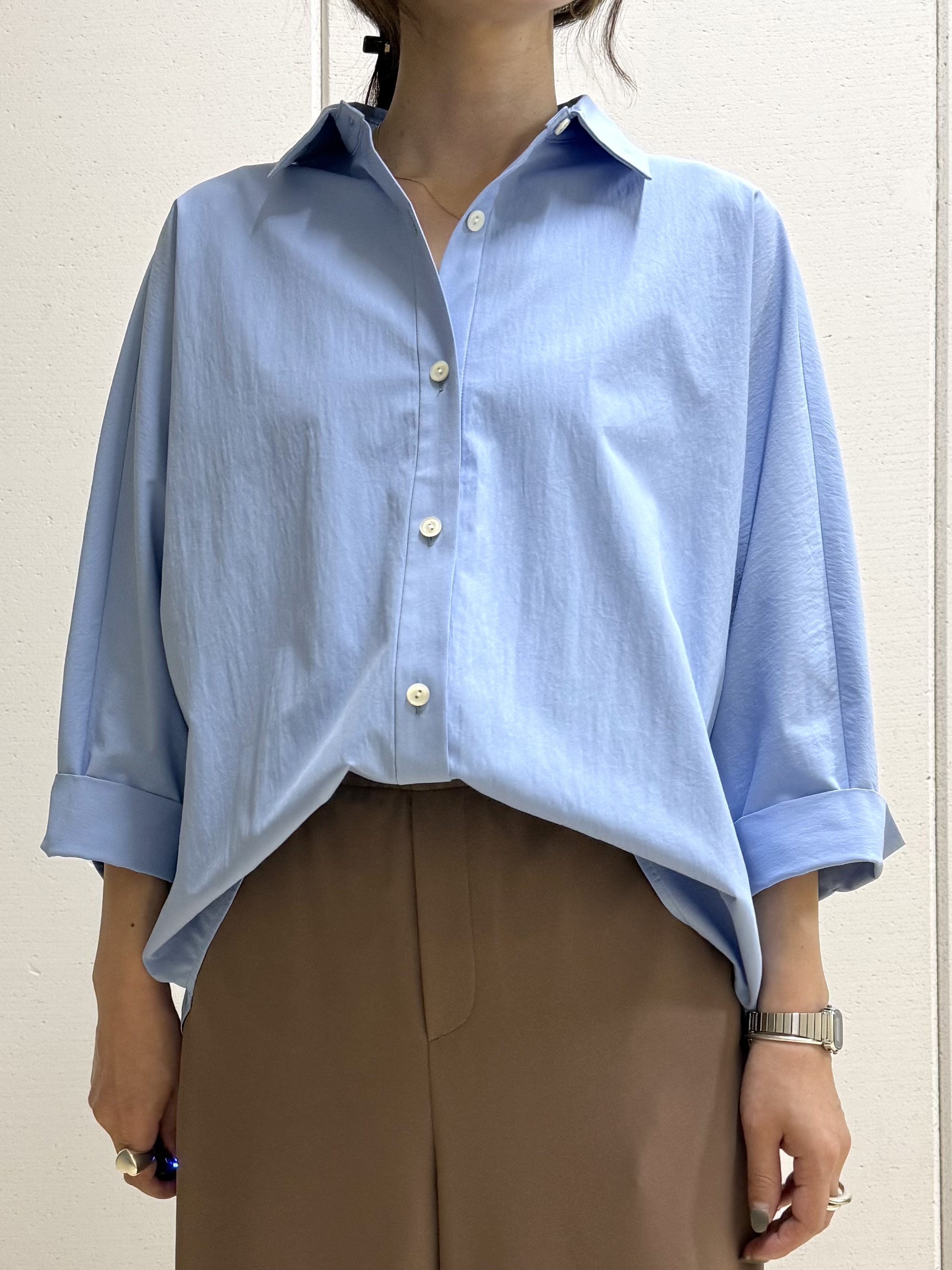 mamiさんの「INDIVI｜【接触冷感/吸水速乾/UVカット】ドルマンスリーブシャツ」を使ったコーディネート