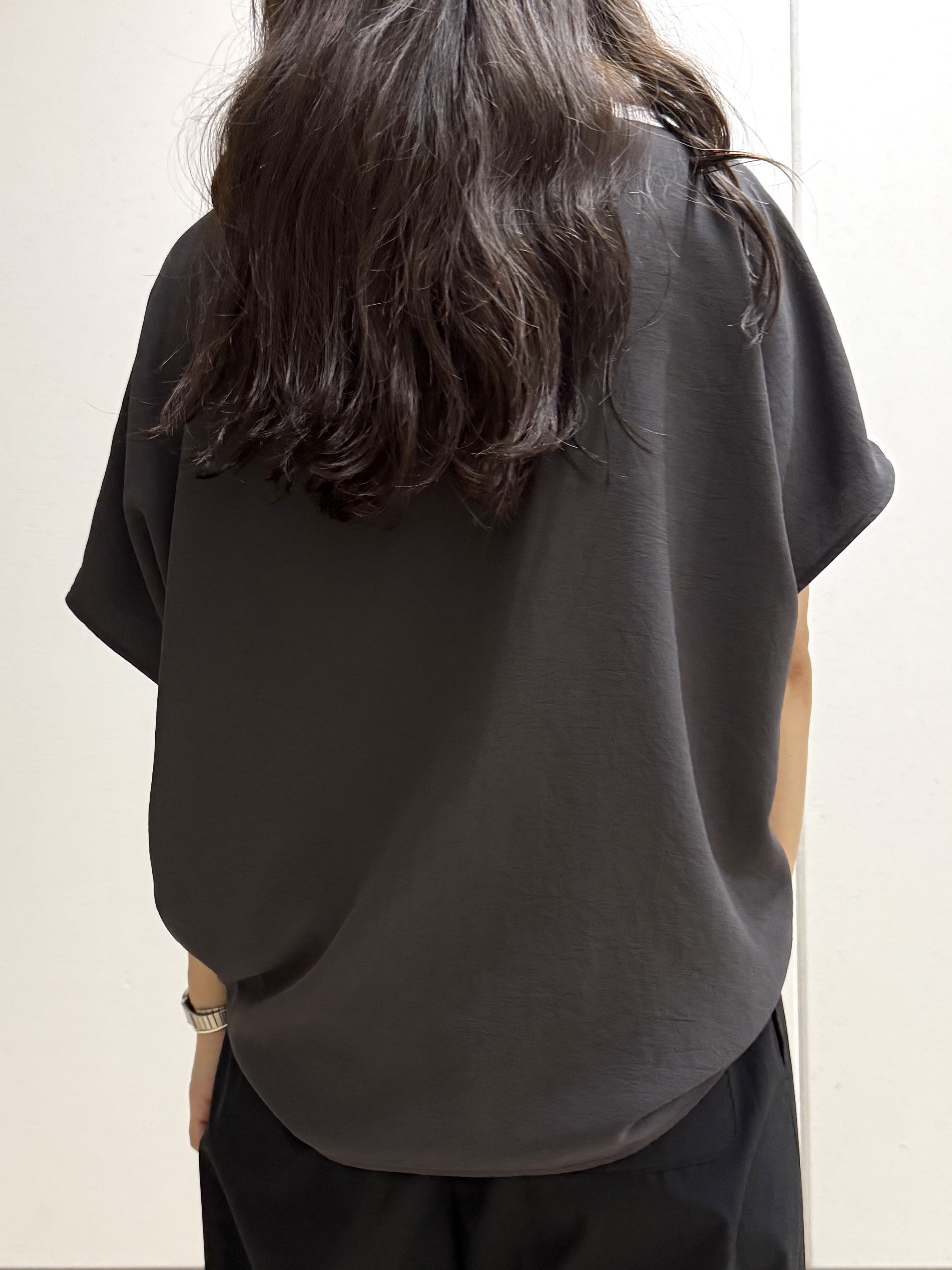 mamiさんの「INDIVI｜【UV/接触冷感/セットアップ可】リラクシーキーVネックブラウス」を使ったコーディネート