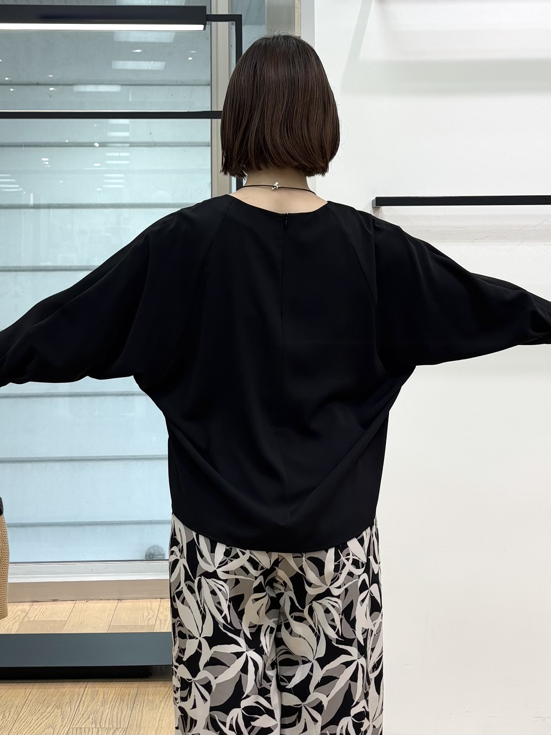 asamiさんの「INDIVI｜【さらに軽く軽快！／着る日傘】ドルマントップス」を使ったコーディネート