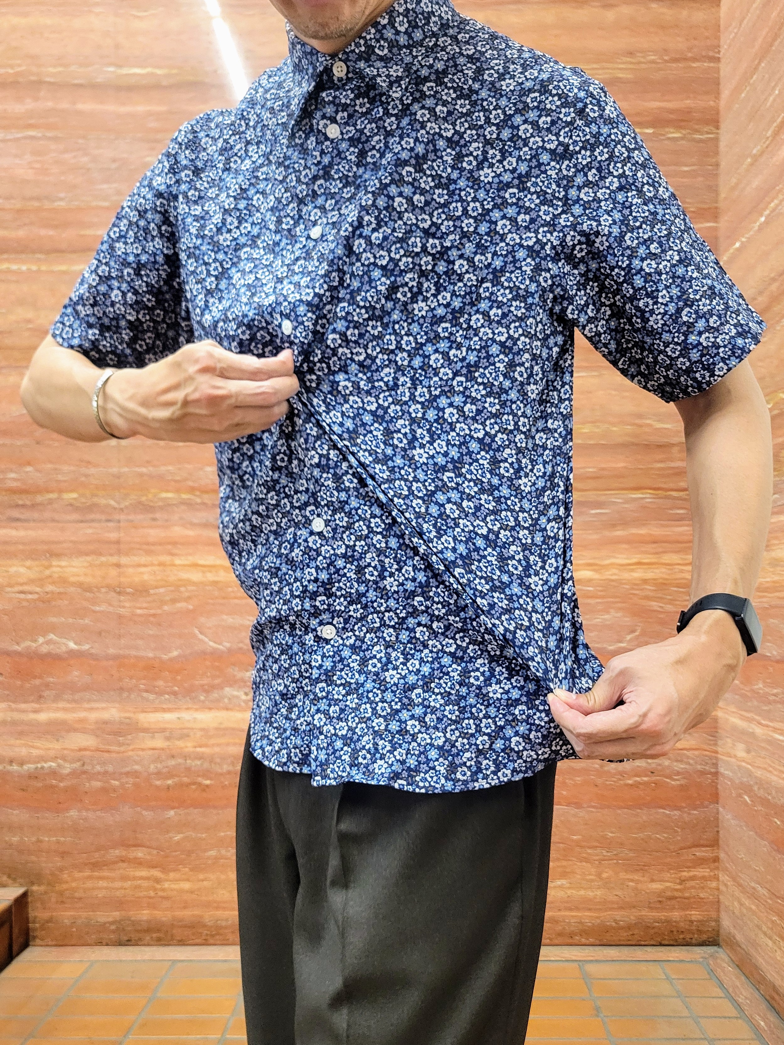 piroyaさんの「TAKEO KIKUCHI｜リップル小花シャツ」を使ったコーディネート
