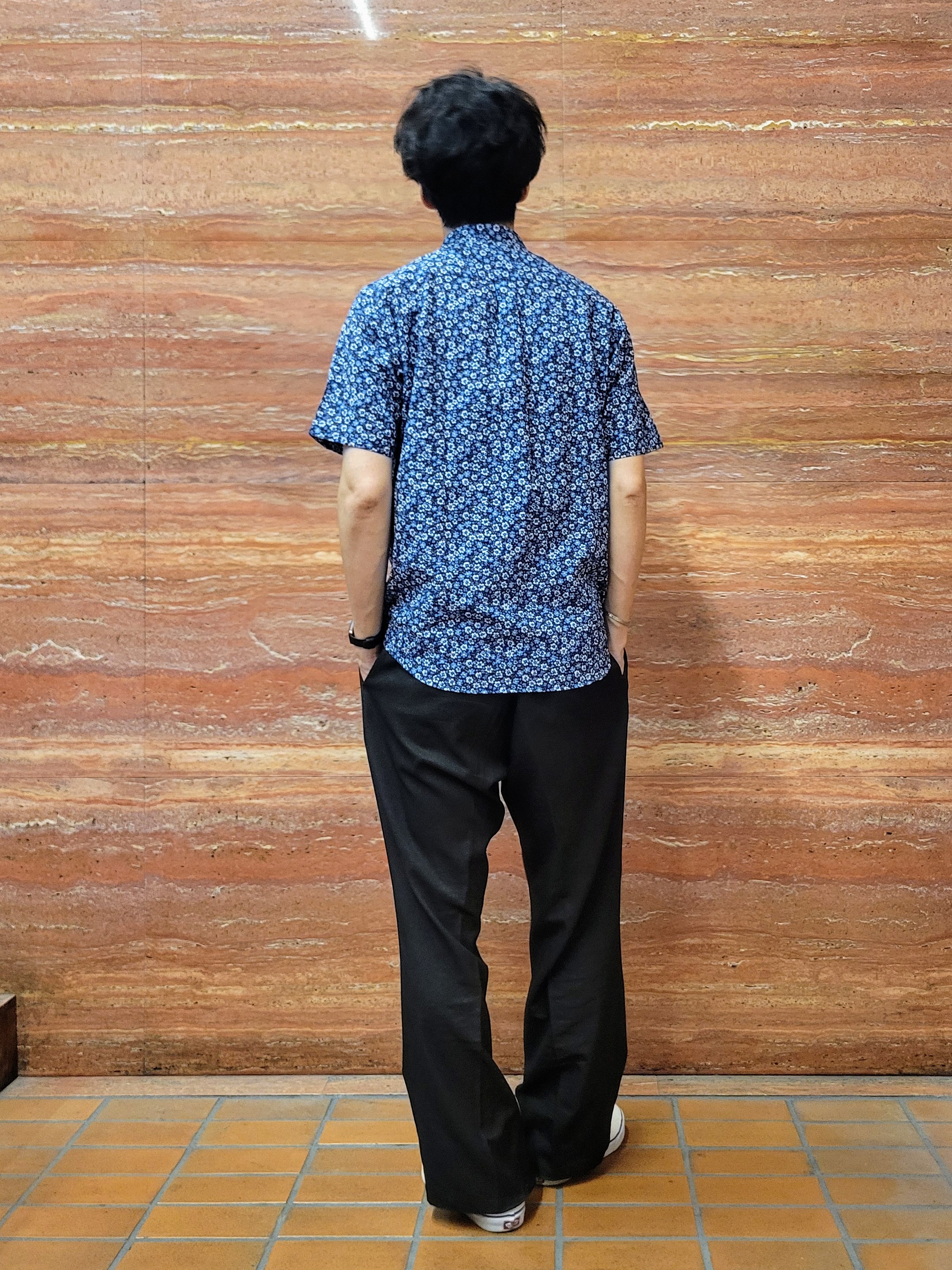 piroyaさんの「TAKEO KIKUCHI｜リップル小花シャツ」を使ったコーディネート