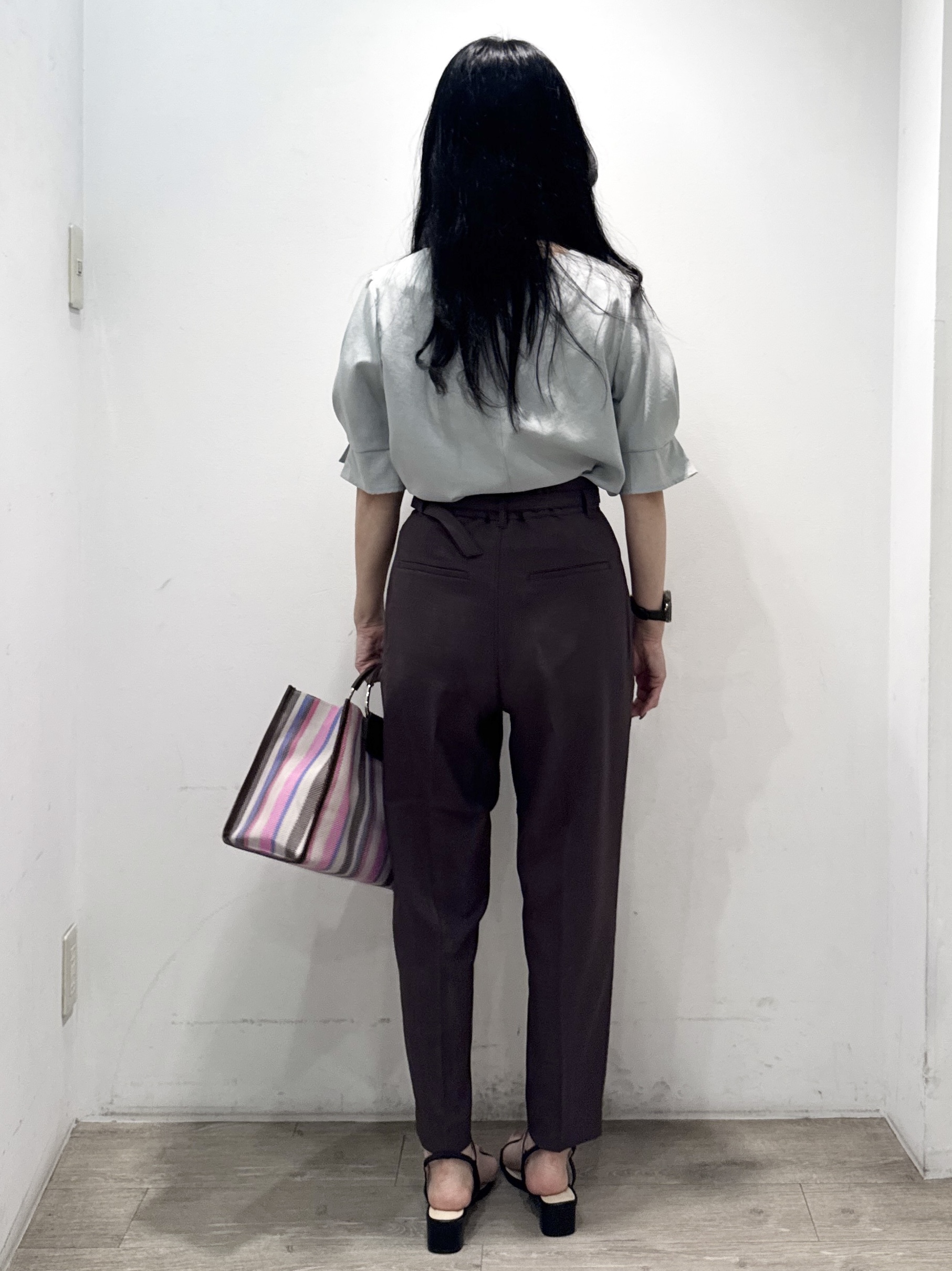 yuicciさんの「OPAQUE.CLIP｜【接触冷感】タックパフスリーブブラウス《吸水速乾／防シワ／洗濯機OK／XS～3L／6col》」を使ったコーディネート