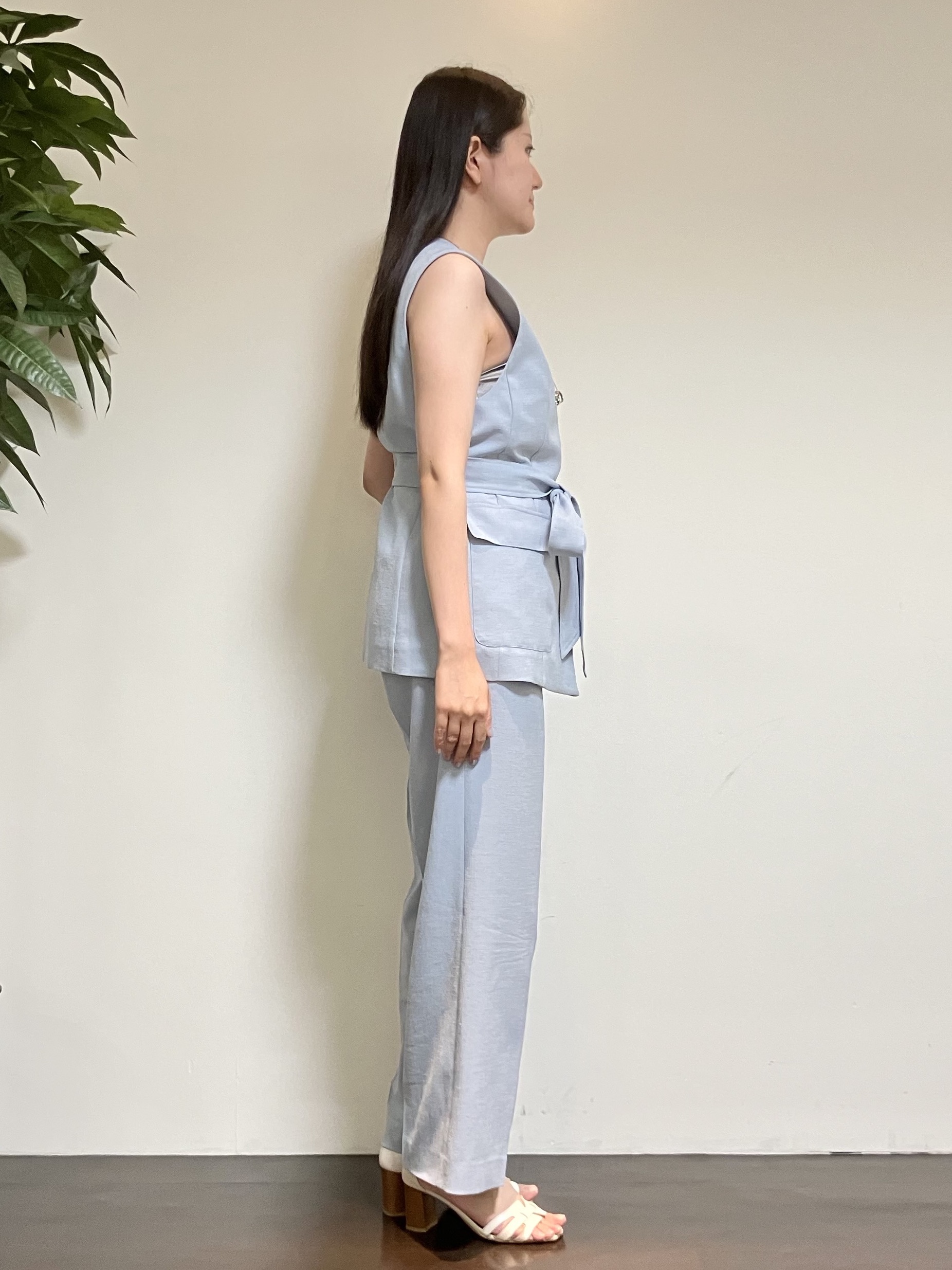 カレンさんの「UNTITLED｜【セットアップ可/UV/接触冷感】スラブキーネックジレ」を使ったコーディネート