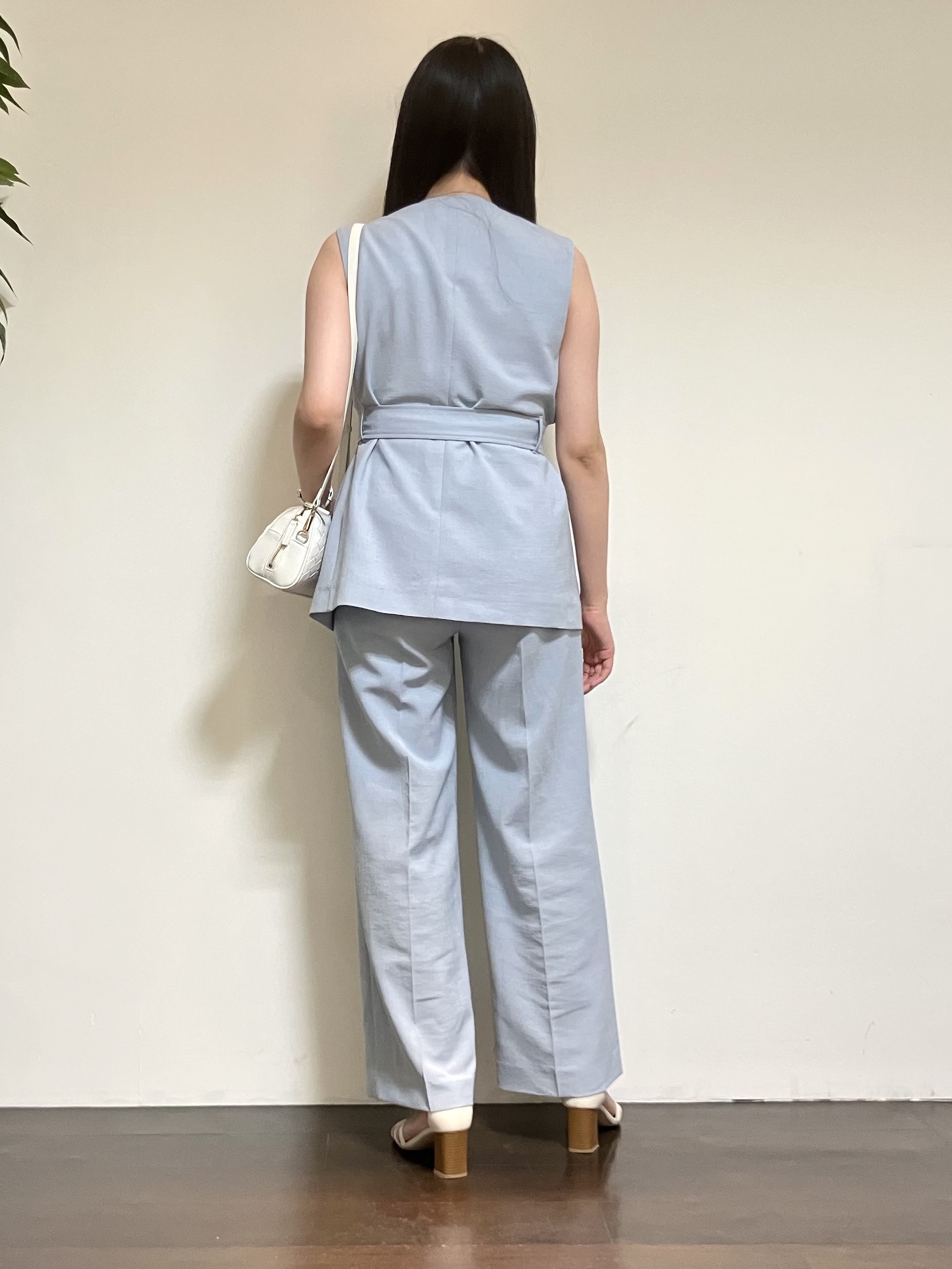 カレンさんの「UNTITLED｜【セットアップ可/UV/接触冷感】スラブキーネックジレ」を使ったコーディネート