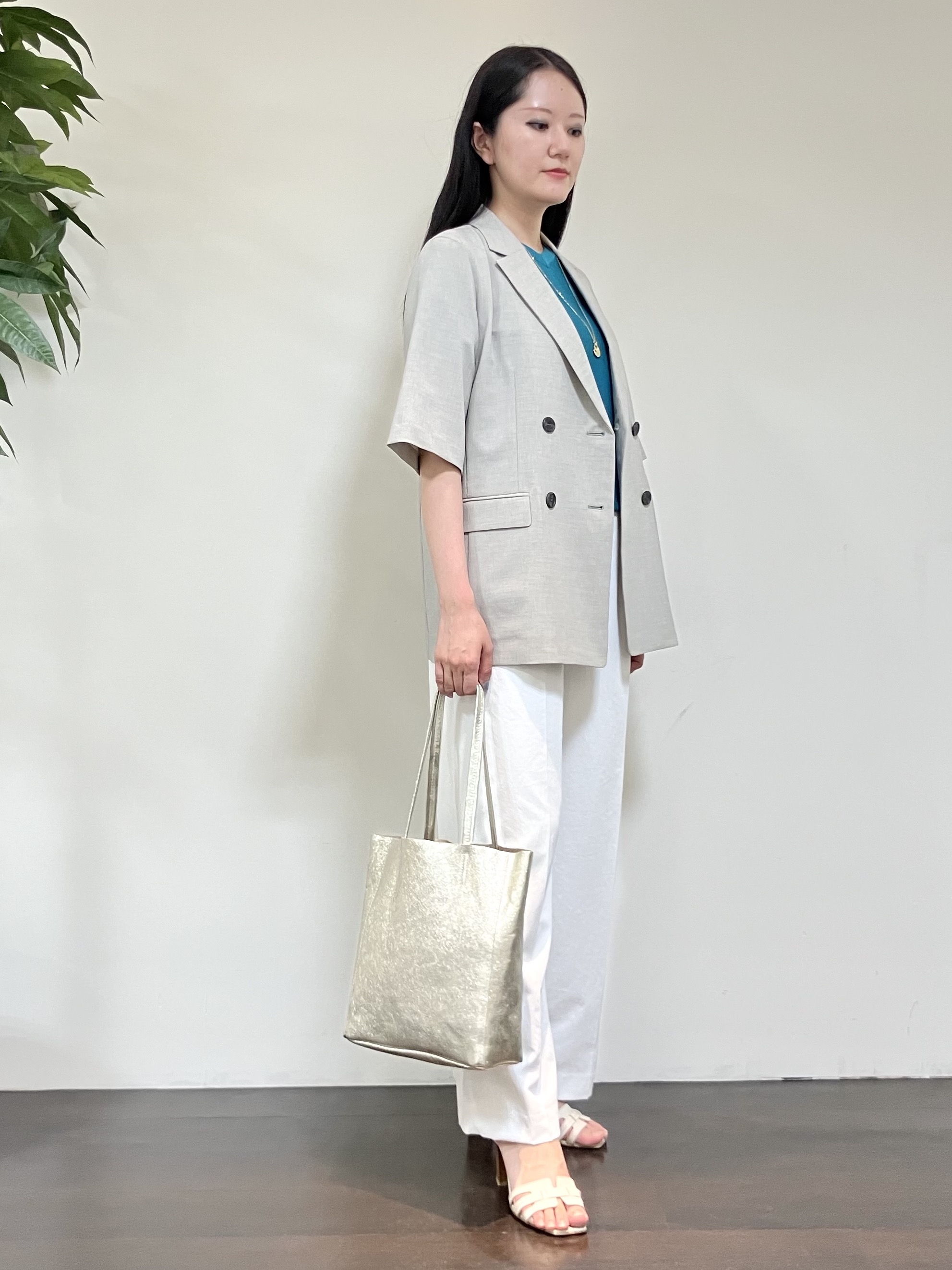 カレンさんの「UNTITLED｜【シワになりにくい/セットアップ可/接触冷感】ハーフスリーブジャケット」を使ったコーディネート