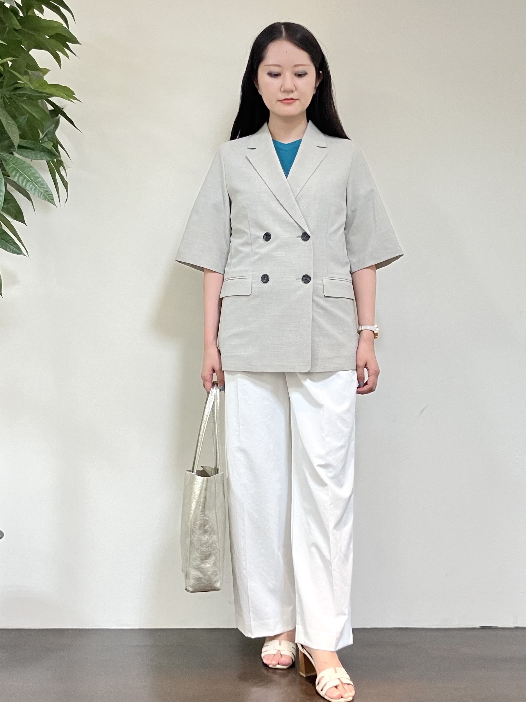 カレンさんの「UNTITLED｜【シワになりにくい/セットアップ可/接触冷感】ハーフスリーブジャケット」を使ったコーディネート