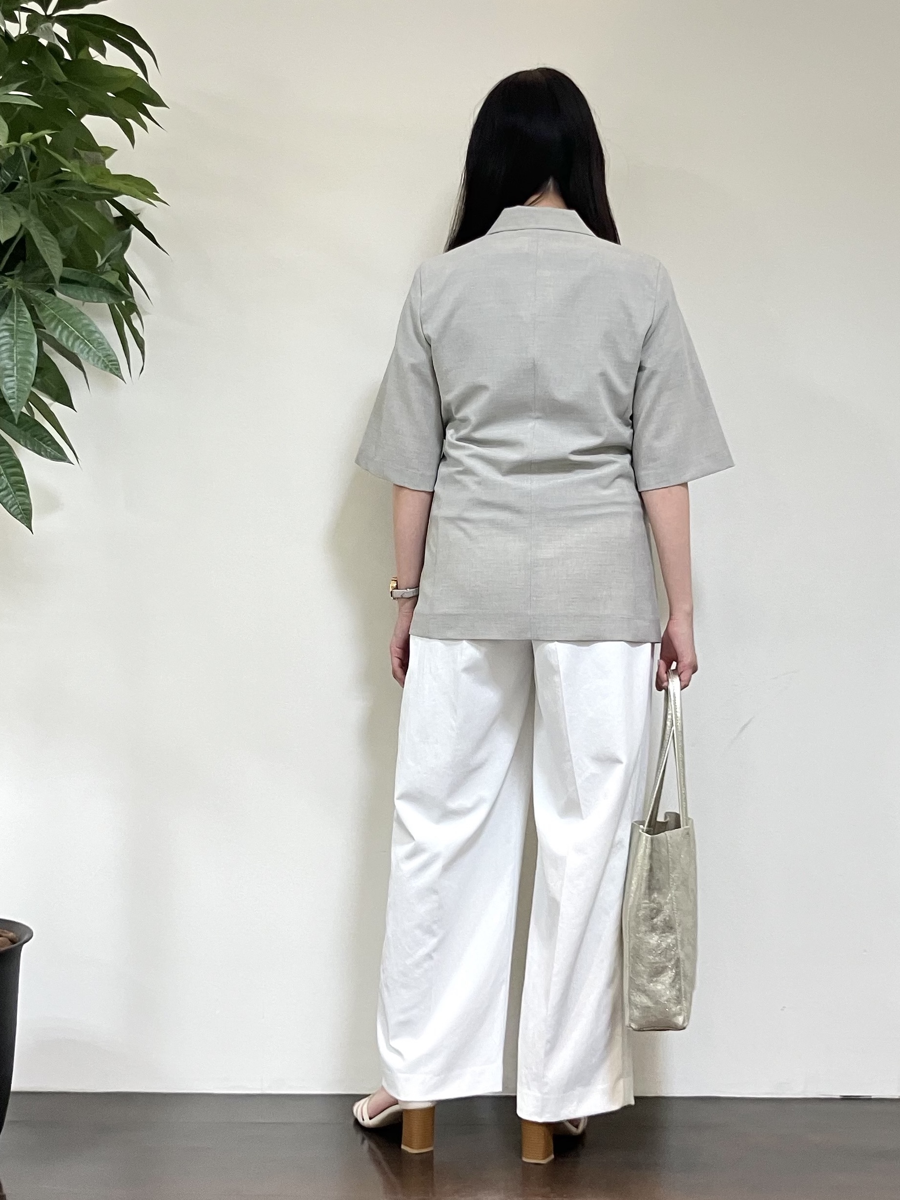 カレンさんの「UNTITLED｜【シワになりにくい/セットアップ可/接触冷感】ハーフスリーブジャケット」を使ったコーディネート