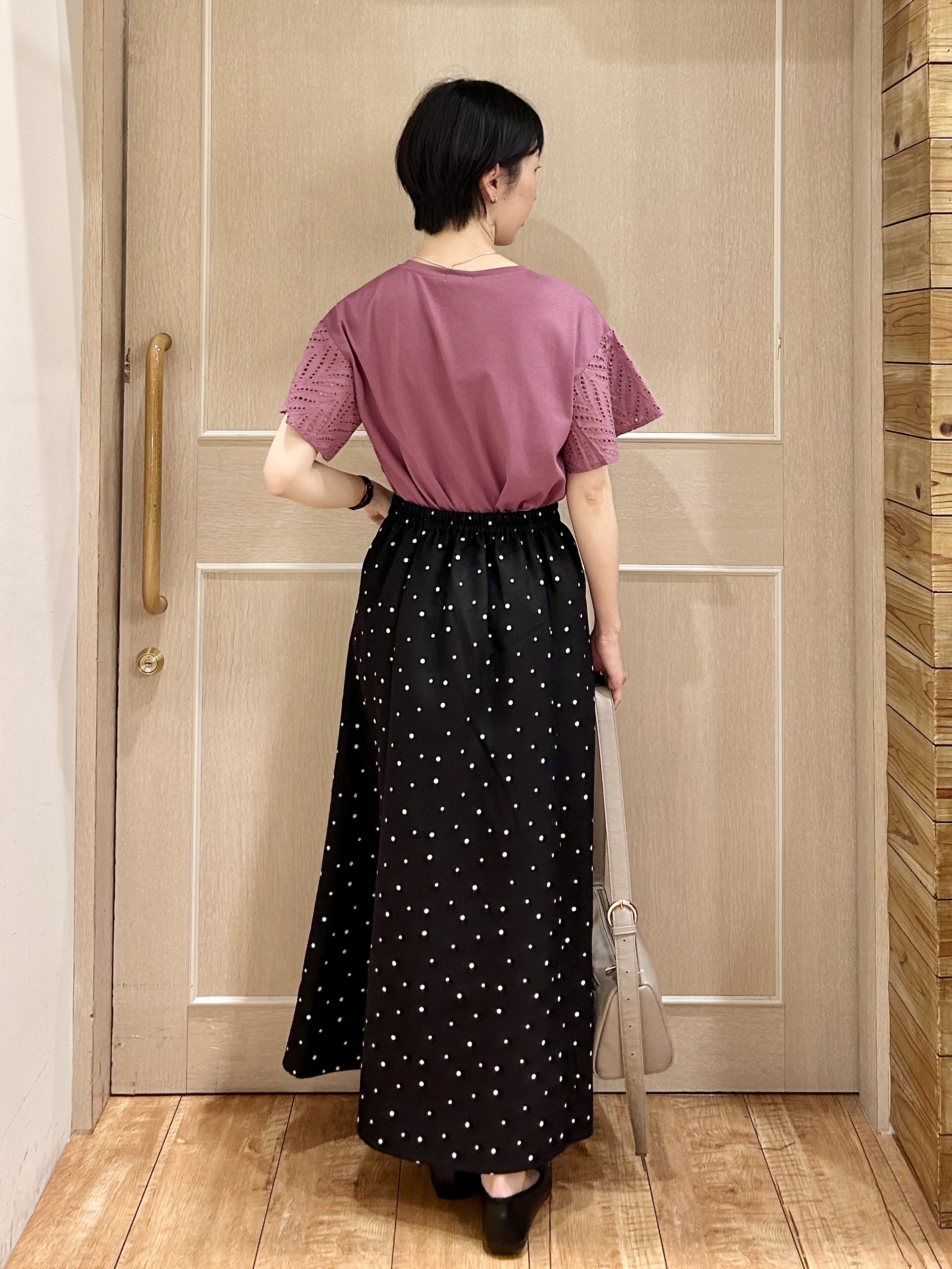 ちぐささんの「SHOO･LA･RUE｜【汗じみ防止/ひんやり/S-LL】レースが華やか お袖フレアTシャツ」を使ったコーディネート