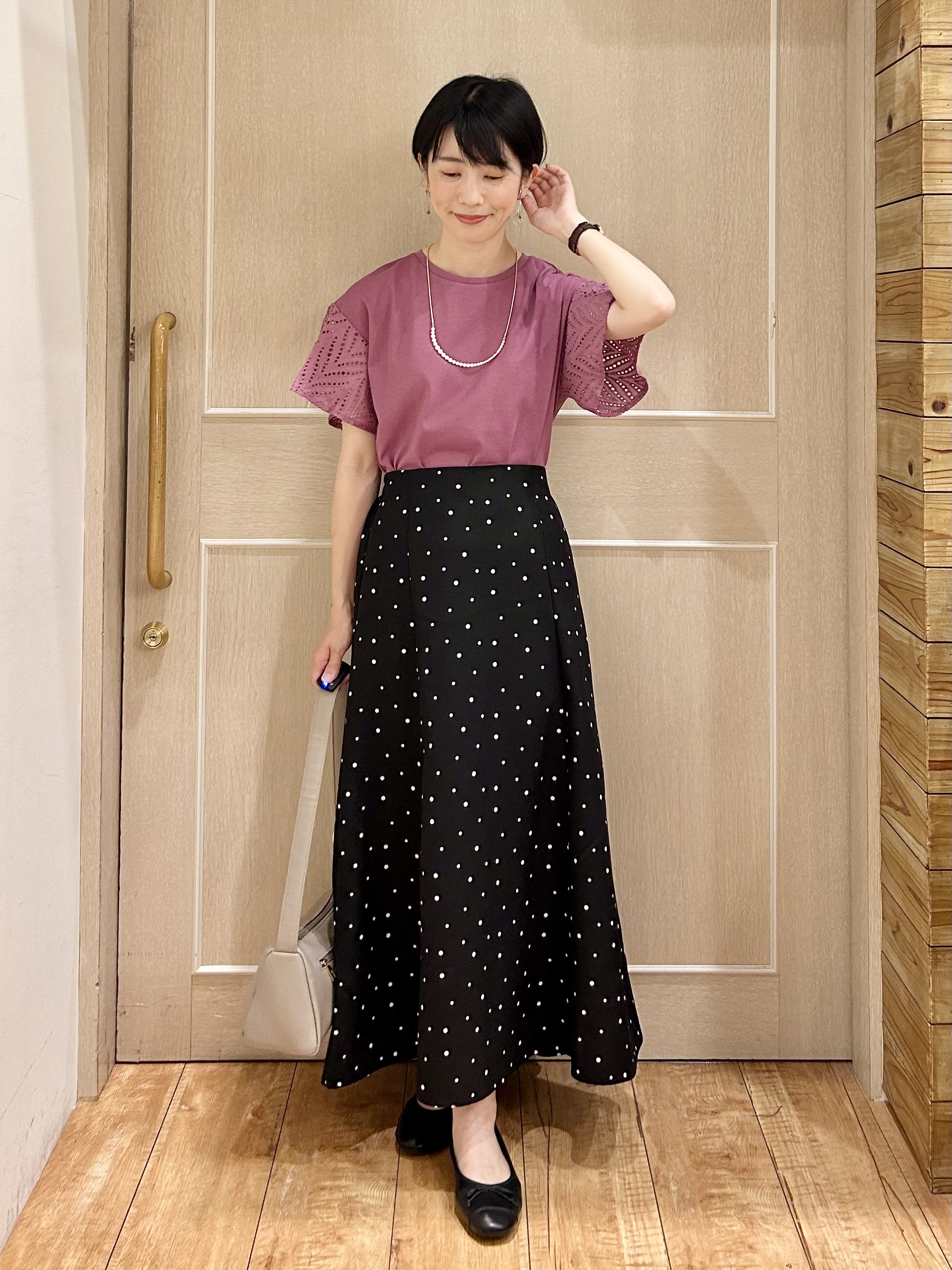 ちぐささんの「SHOO･LA･RUE｜【汗じみ防止/ひんやり/S-LL】レースが華やか お袖フレアTシャツ」を使ったコーディネート