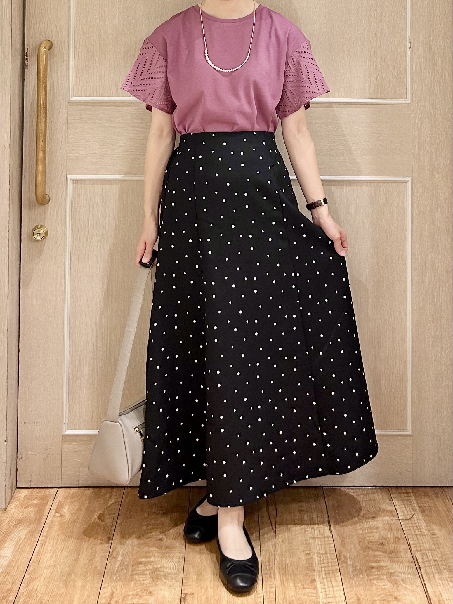 ちぐささんの「SHOO･LA･RUE｜【汗じみ防止/ひんやり/S-LL】レースが華やか お袖フレアTシャツ」を使ったコーディネート
