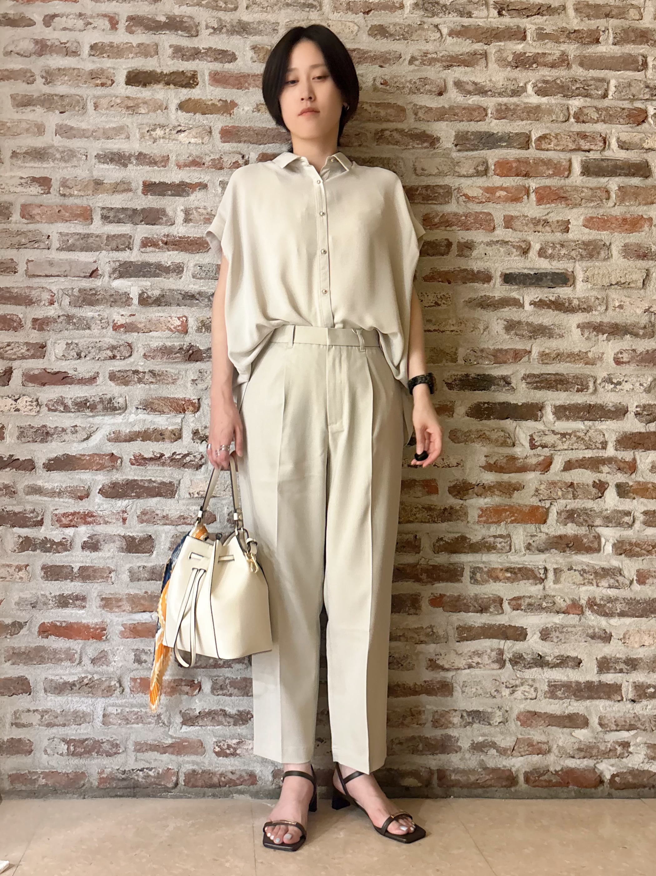 しばさんの「THE SHOP TK｜【ひんやり/防しわ/UV/吸水速乾】襟付き フレンチスリーブシャツ」を使ったコーディネート