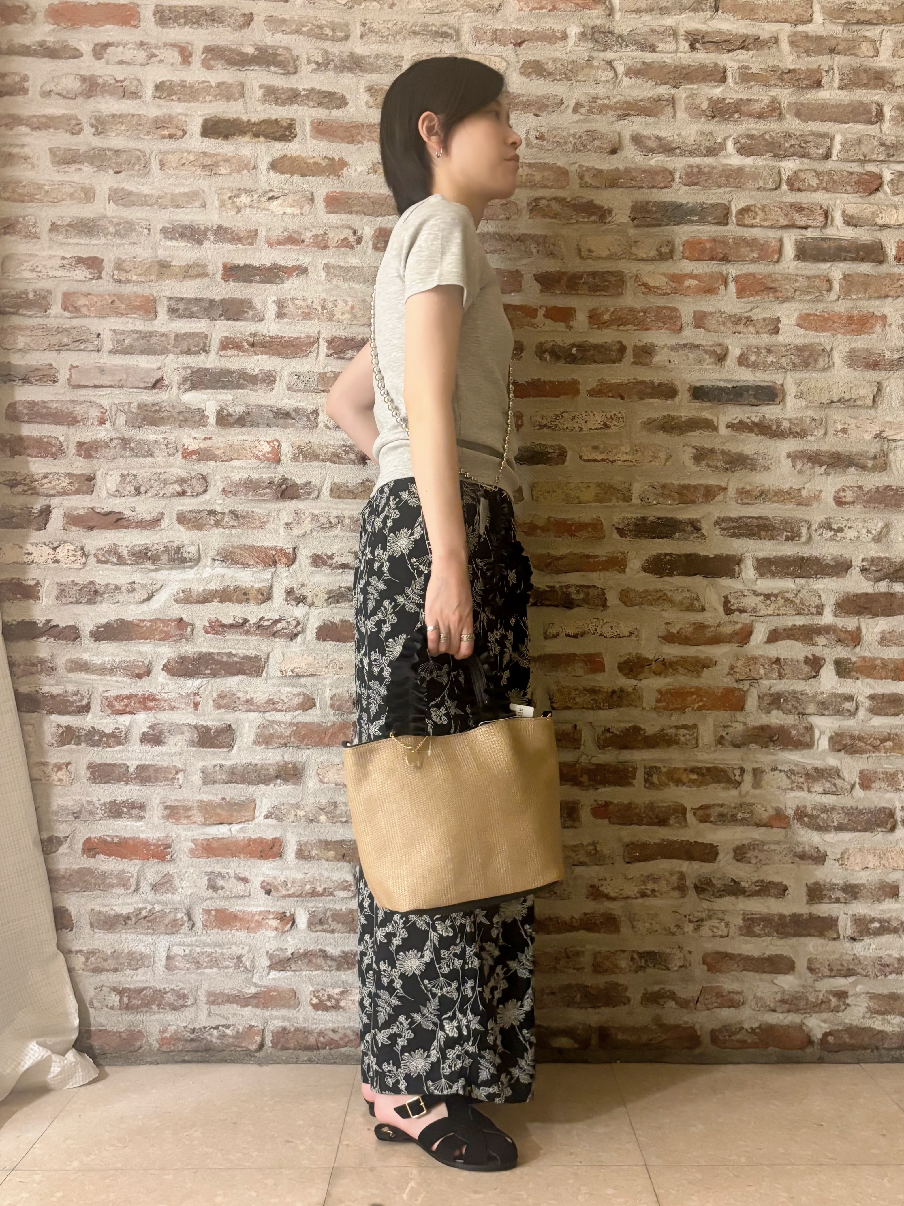 しばさんの「THE SHOP TK｜ヘンリーネック ワンポイント刺繍トップス」を使ったコーディネート