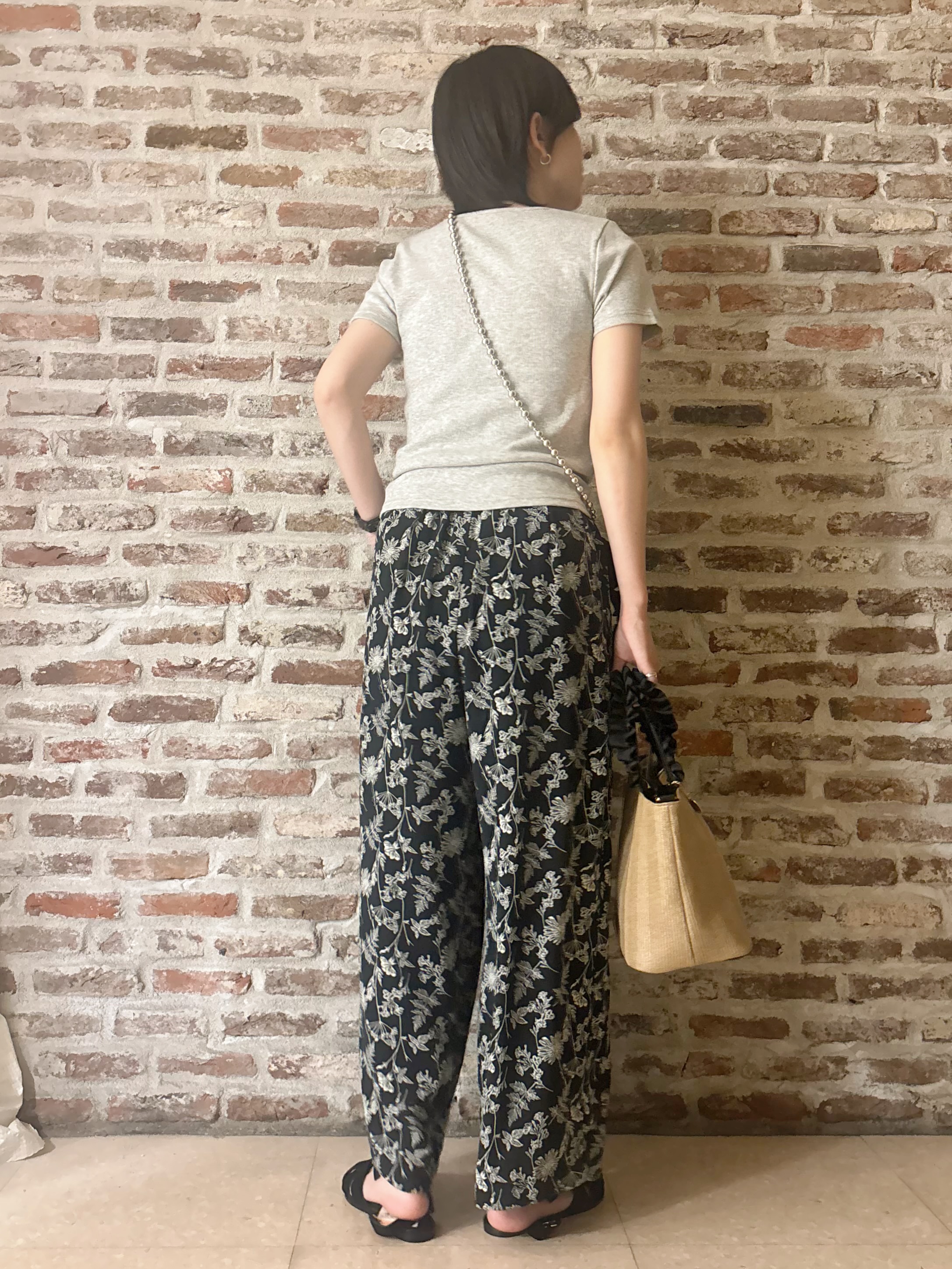 しばさんの「THE SHOP TK｜ヘンリーネック ワンポイント刺繍トップス」を使ったコーディネート
