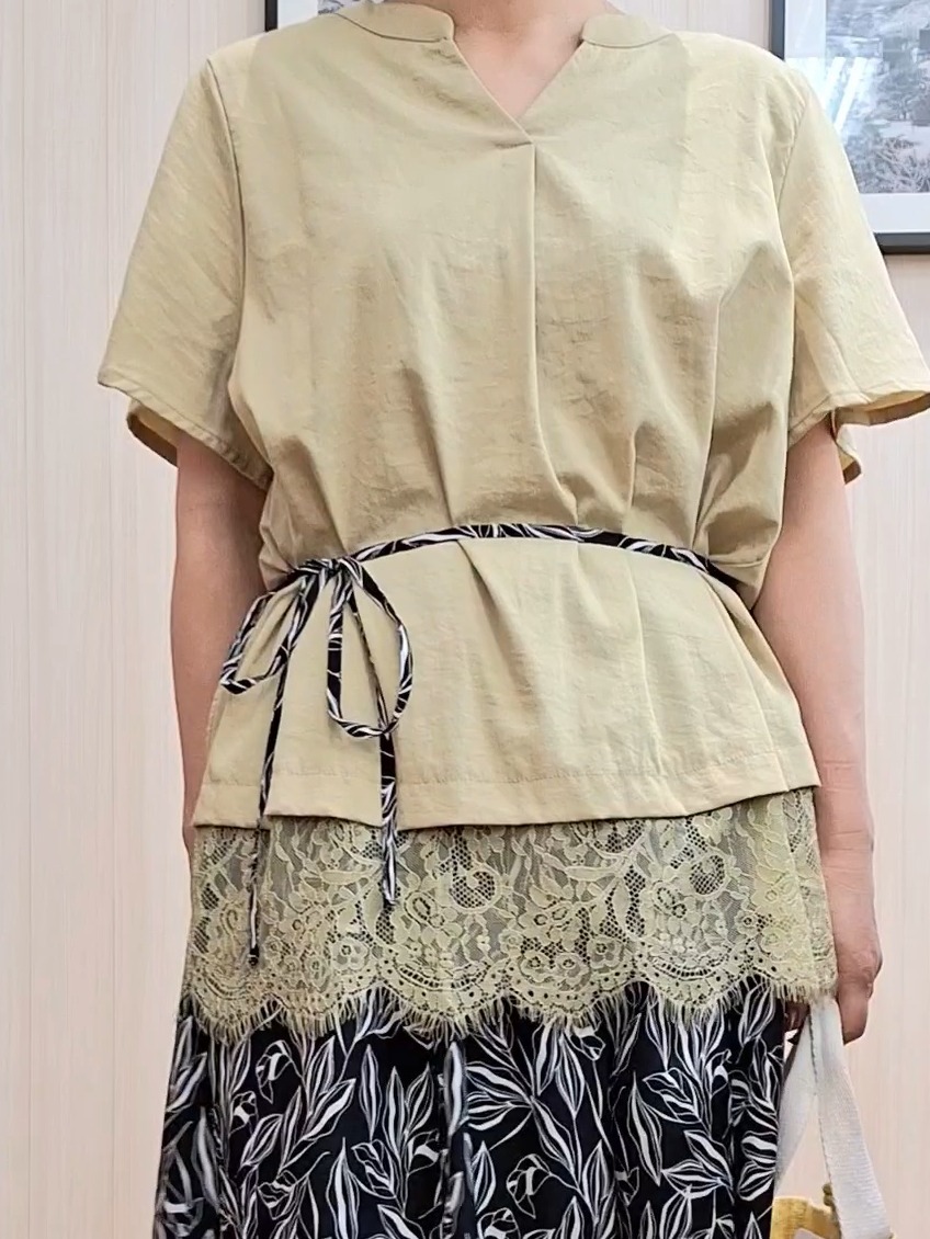Saoさんの「SHOO･LA･RUE｜【S-LL/洗濯機可】軽凛(かろりん)ひんやり スキッパー裾レースブラウス」を使ったコーディネート