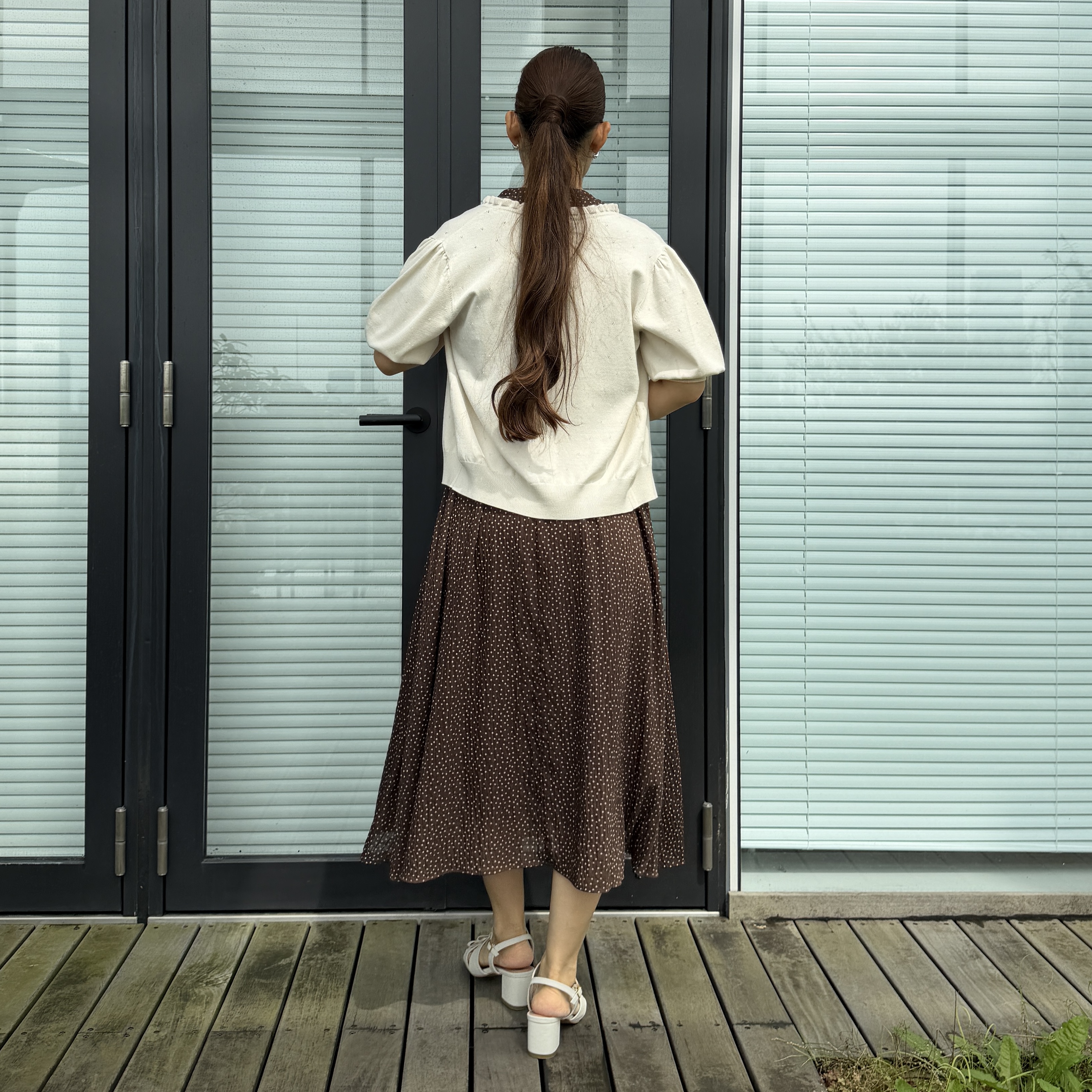 makiさんの「Couture brooch｜【洗える】フロントフリル ドット柄ワンピース」を使ったコーディネート