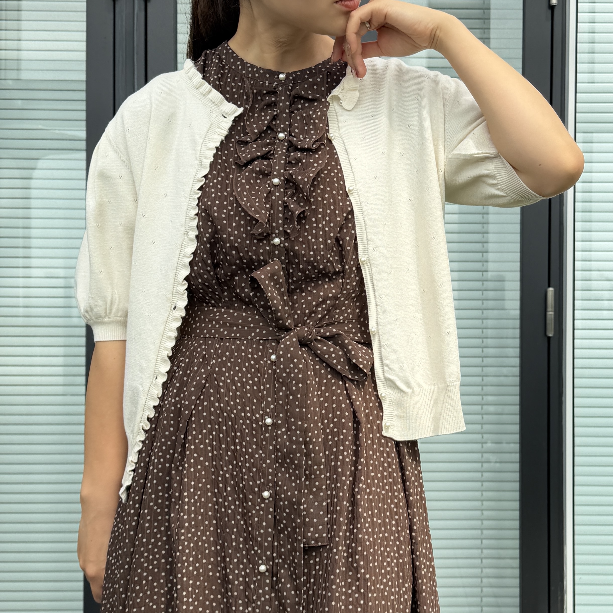 makiさんの「Couture brooch｜【洗える】フロントフリル ドット柄ワンピース」を使ったコーディネート