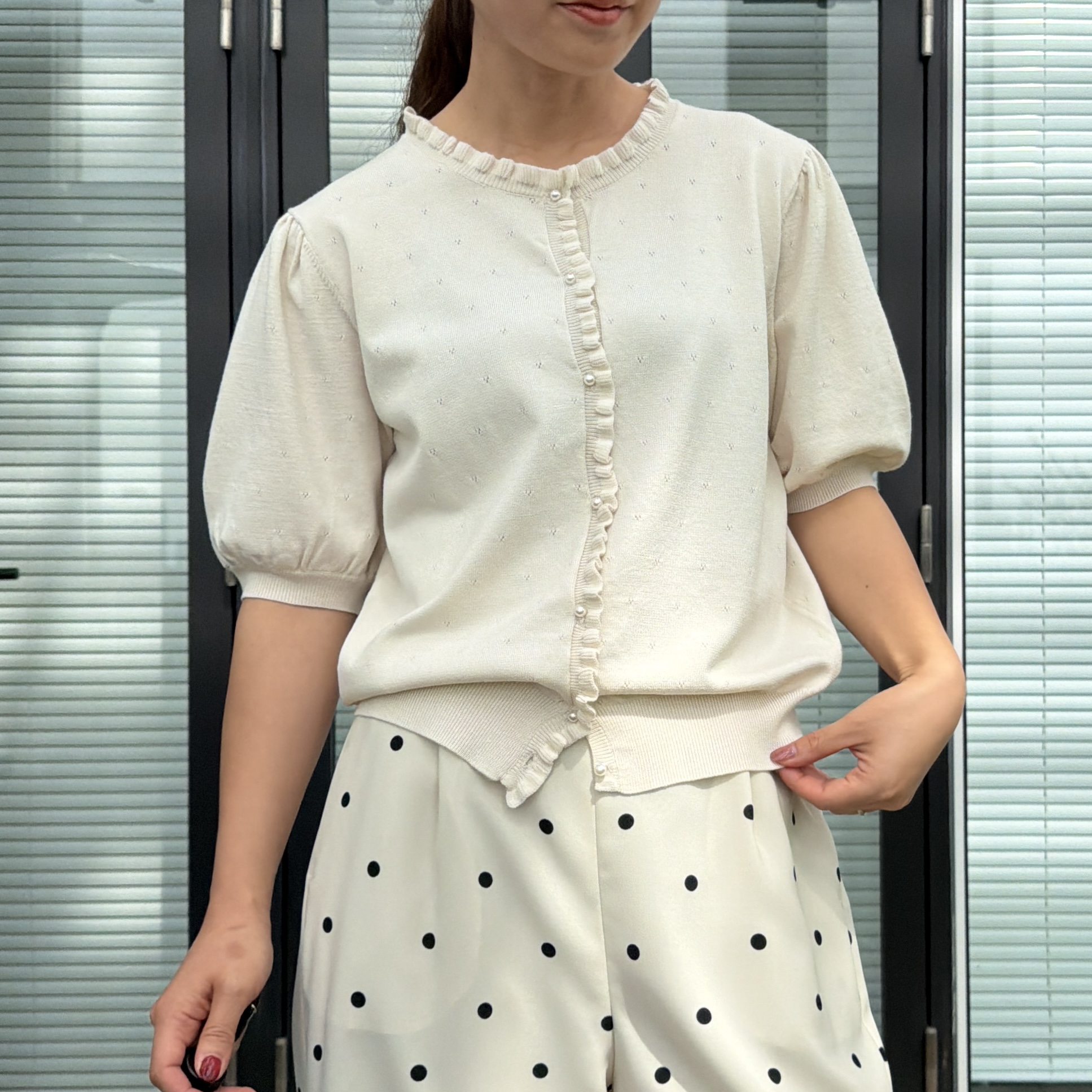 makiさんの「Couture brooch｜【2WAY・洗える】サスペンダー付き ハイウエストパンツ」を使ったコーディネート