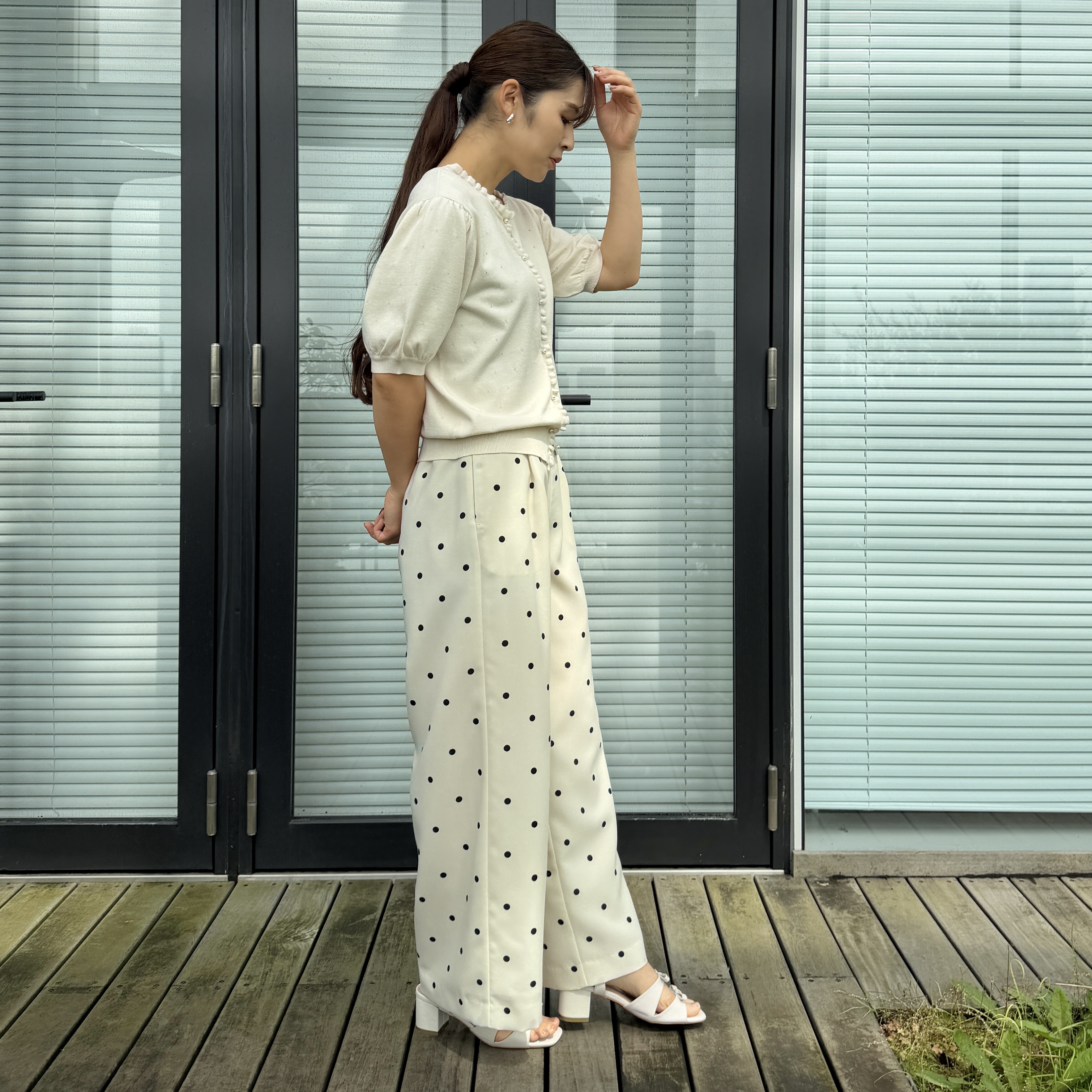 makiさんの「Couture brooch｜【2WAY・洗える】サスペンダー付き ハイウエストパンツ」を使ったコーディネート