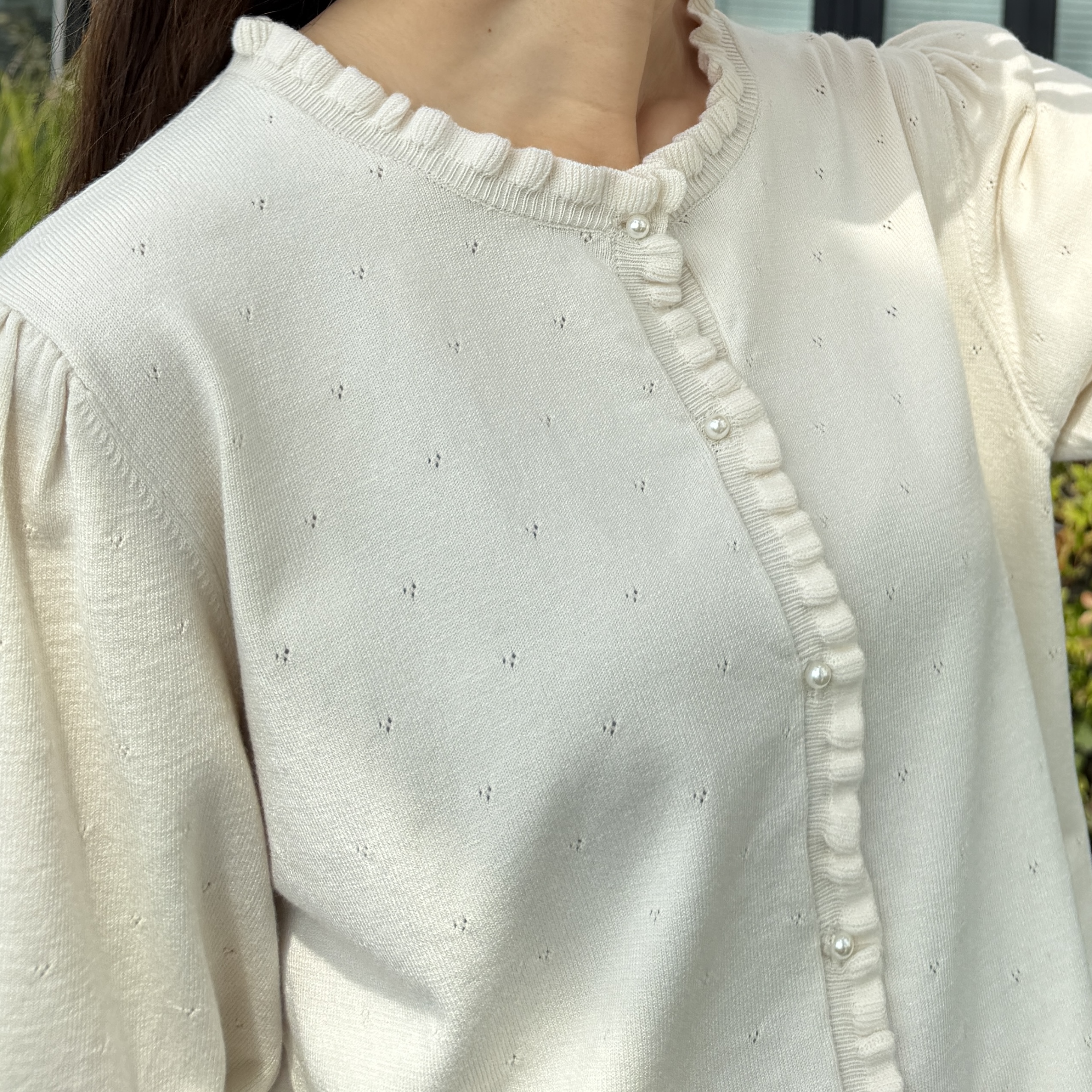 makiさんの「Couture brooch｜【2WAY・洗える】サスペンダー付き ハイウエストパンツ」を使ったコーディネート
