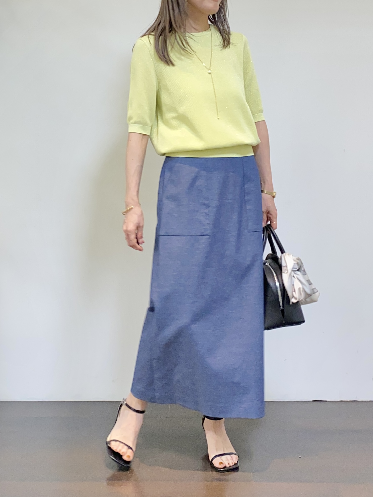tomoさんの「UNTITLED｜【アンサンブル可】ラメ混クルーネックカーディガン」を使ったコーディネート